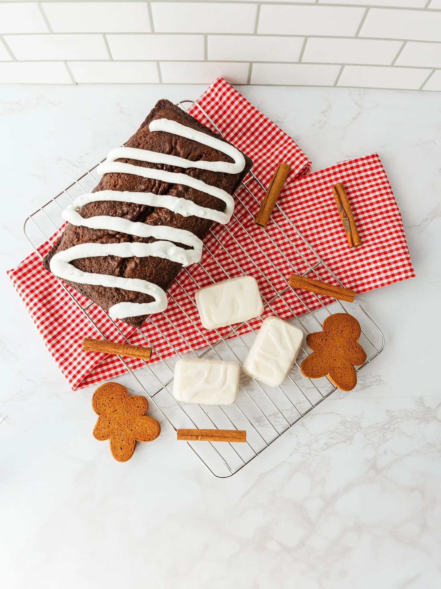 The leaves and temps are falling and I&rsquo;ve been dreaming of putting up the Christmas tree! 🎄 

Who has already decorated for Christmas? ❄️

Who is getting there shopping lists ready? 🎅🏻
.
.
.
#reflectlightcompany #rlc #reflectlight #reflectyo