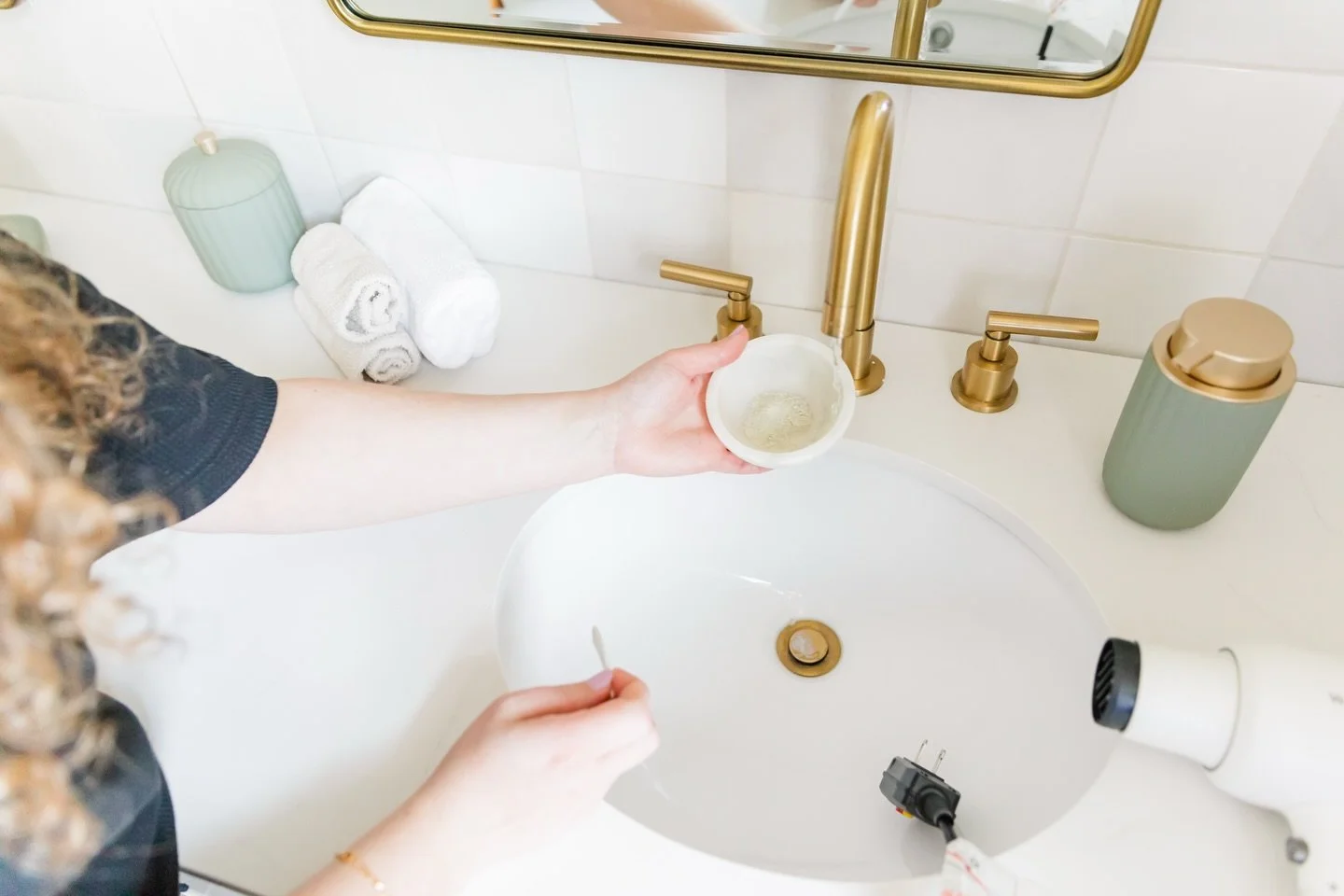 I need your help 👇🏻
I&rsquo;m setting big goals for this year, and growing this community is one of them. ✨

If you enjoy being here or love what Reflect Light Company stands for, sharing this page or inviting a friend to follow would mean so much.