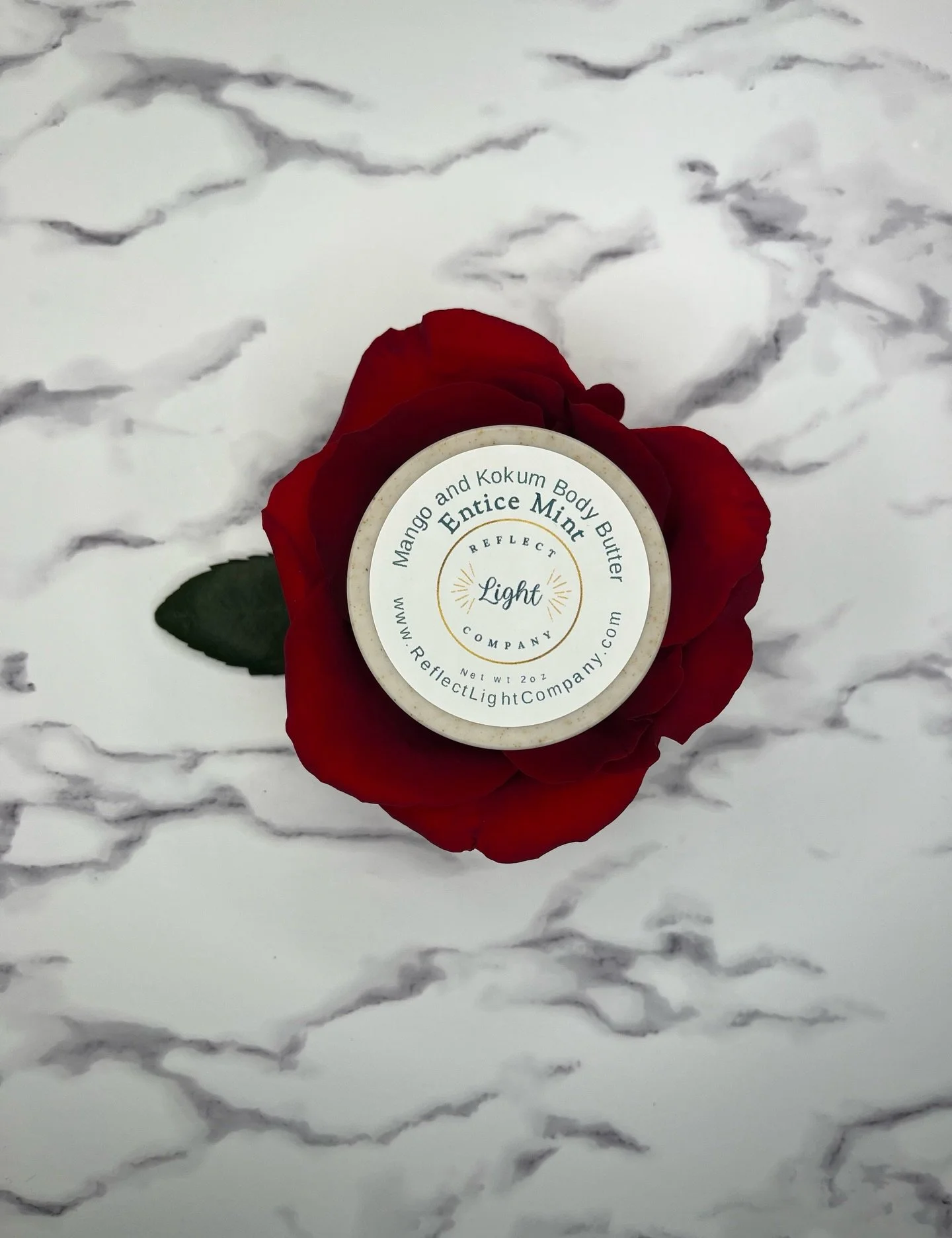 Valentine Body Butter 🌹
Created with gentle ingredients, intentional details, and care &mdash; just for you 💌
In our signature, uplifting Entice Mint scent ✨
Available for a limited time 🤍
.
.
.
#reflectlightcompany #naturalskincare #naturalbeauty