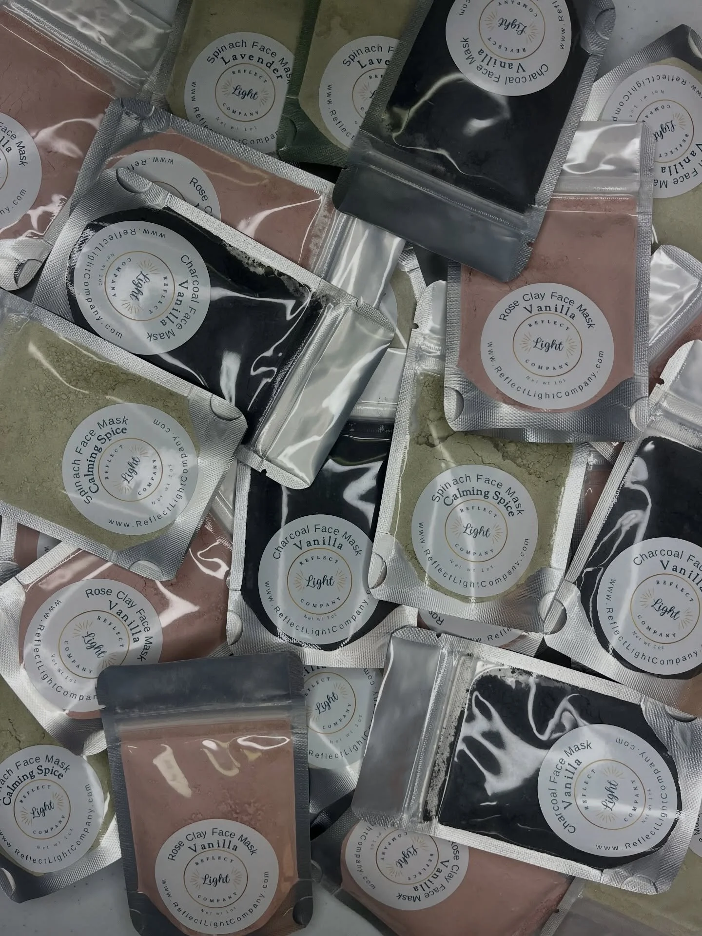 Boutiques at the Barn is this Friday, Saturday &amp; Sunday! ✨
Fresh Clay Face Masks are ready for the weekend and made to give your skin a gentle spring reset. 🤍

🌹 Rose Clay &mdash; double clay, ideal for oily skin
🌱 Spinach &mdash; vitamin boos