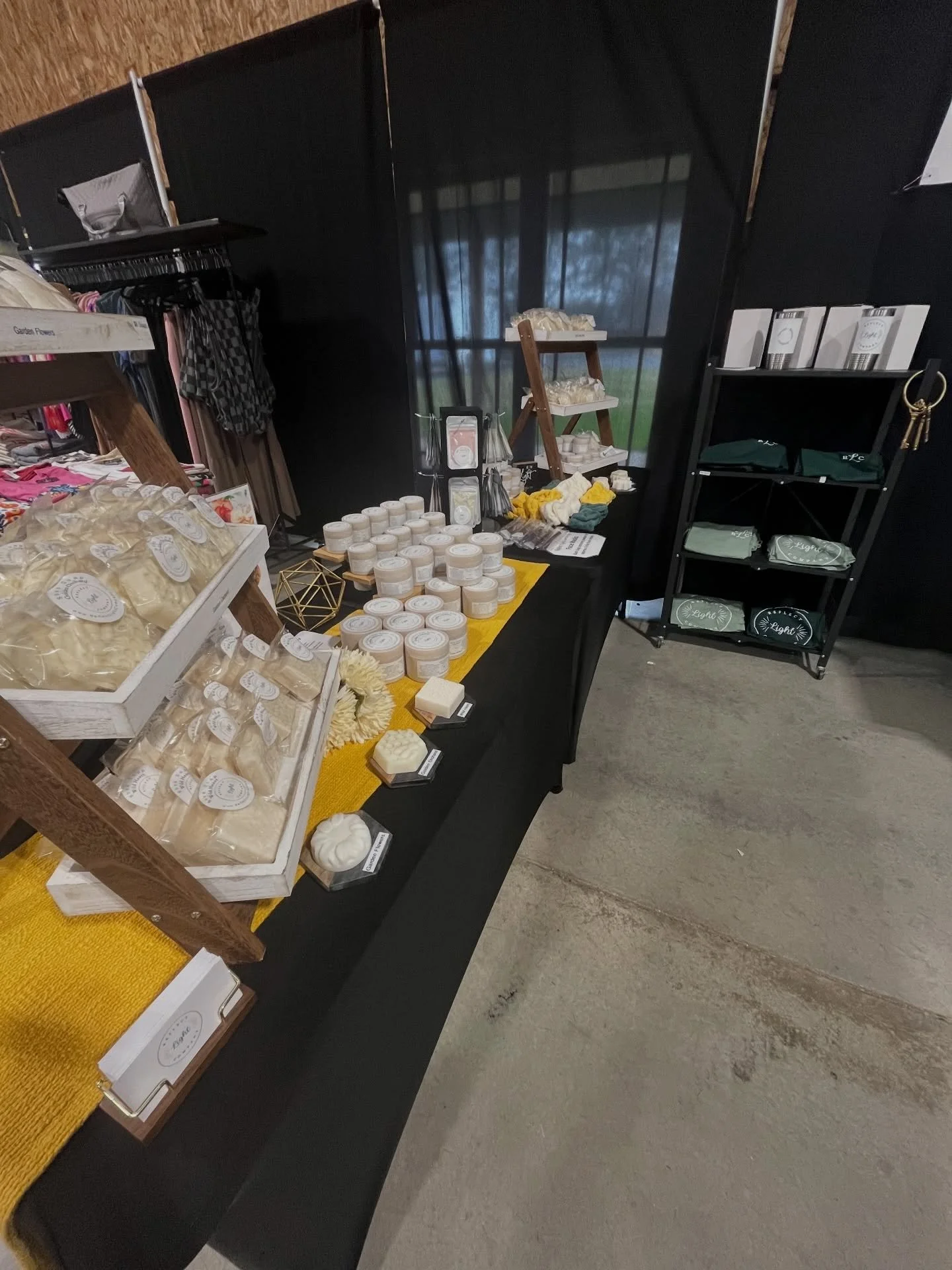 Last day at the @barnfestival 👏🏻
It&rsquo;s going to be a beautiful day to come out and shop 20+ boutiques 🤍