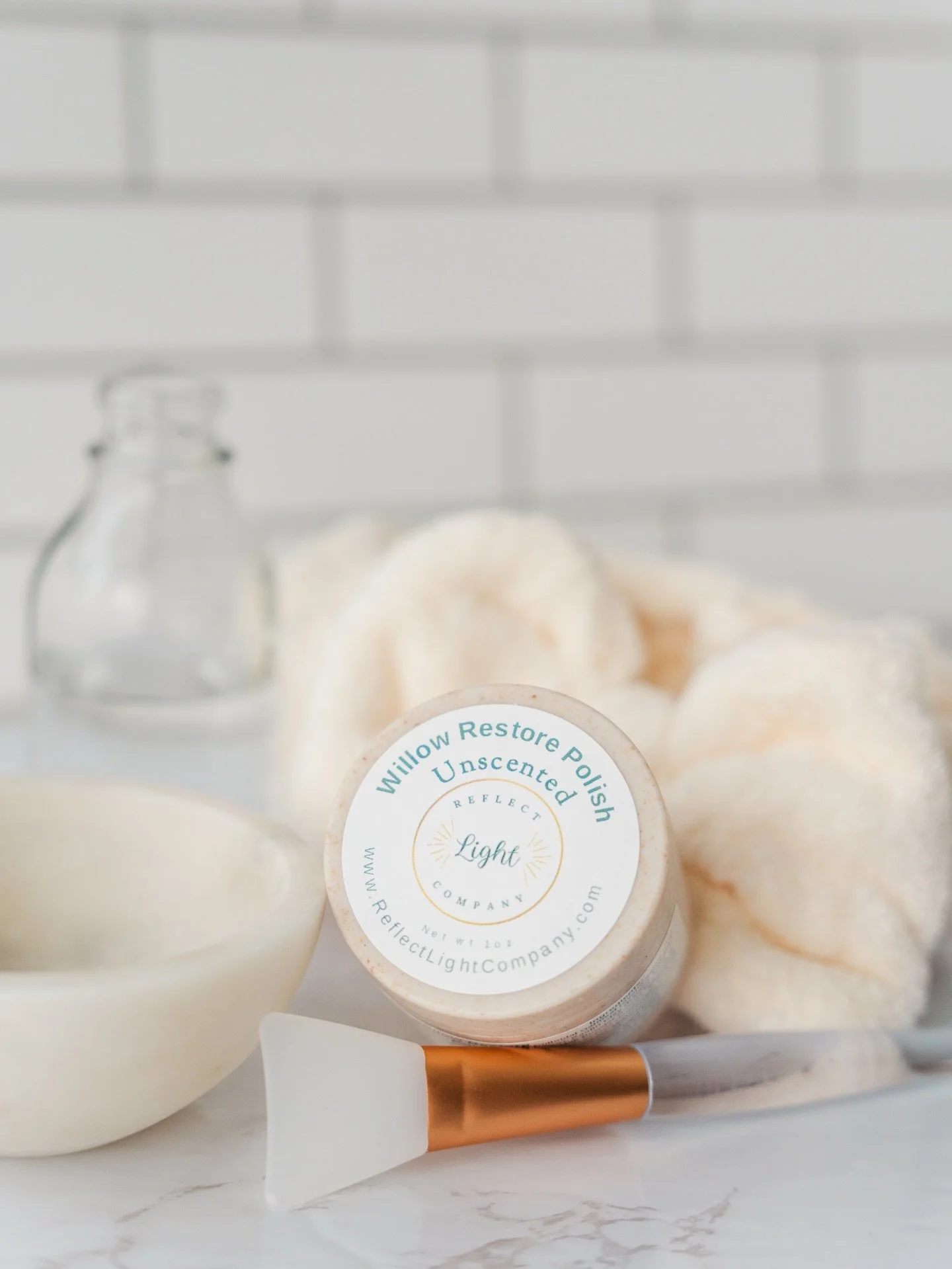 If your exfoliator feels like it&rsquo;s attacking your face&hellip; that&rsquo;s not the goal 😅

Exfoliation doesn&rsquo;t have to feel rough to be effective. Overdoing it can leave your skin raw or irritated. 💔

That&rsquo;s why I created Willow 