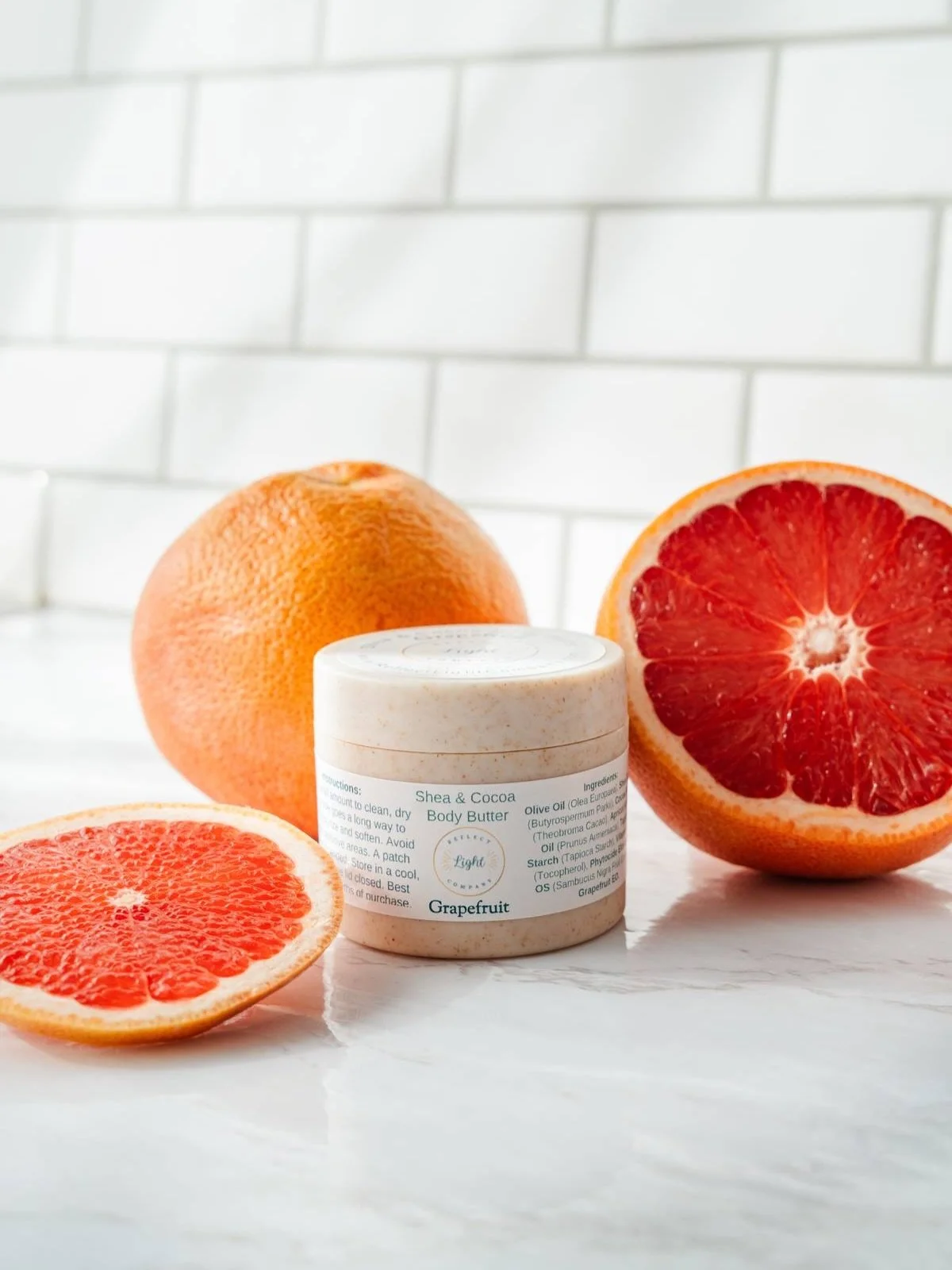 Are you a fruity, floral, sweet, or fresh scent person? ✨

Your favorite scents say a lot about you 👀
Whether you gravitate toward juicy fruits, soft florals, cozy sweetness, or clean refreshing blends&hellip; there&rsquo;s probably a Reflect Light 
