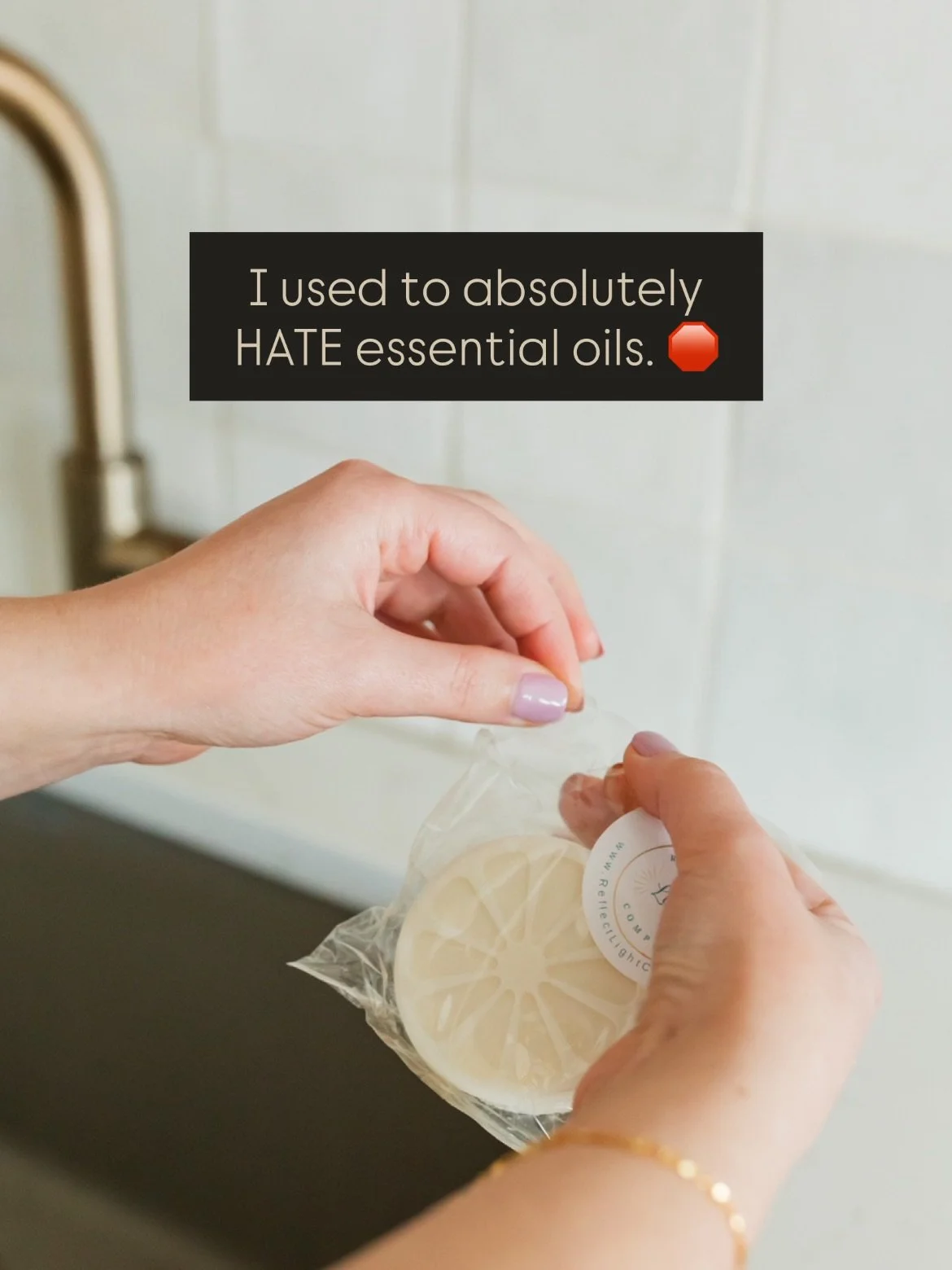 I used to HATE essential oils&hellip; 👀

Truly, in my early twenties, I thought they were awful. Mostly because the only ones I ever smelled were &ldquo;medicinal&rdquo;&mdash;think oregano, tea tree, and frankincense&mdash;blasted through a heavy h