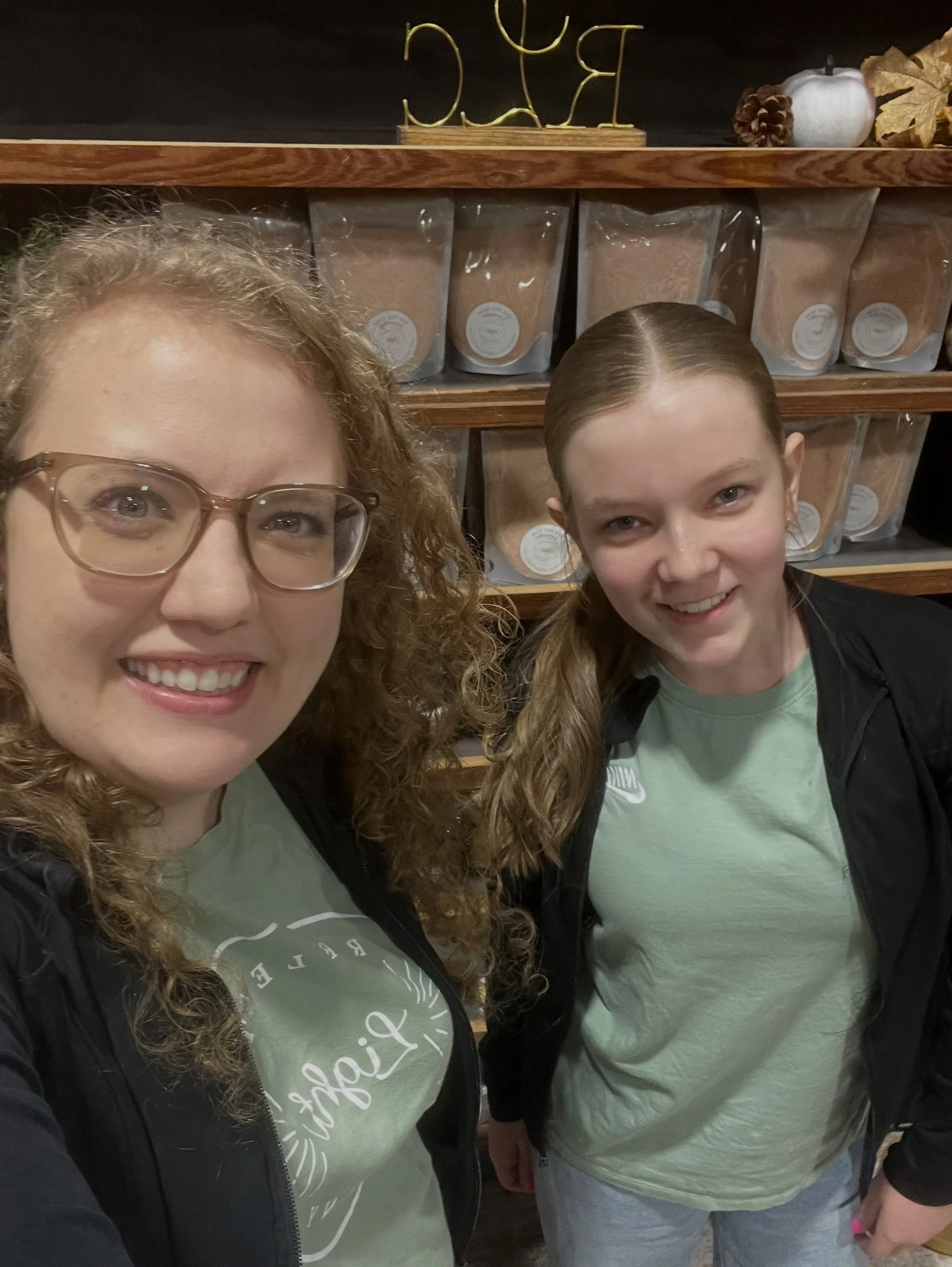 Good morning! ✨ Carys and I will be at the @barnfestival until 6pm to give out samples and talk all things skincare! 🤍
Join us and 20+ other vendors for a beautiful fall day of shopping. 🍁🤍