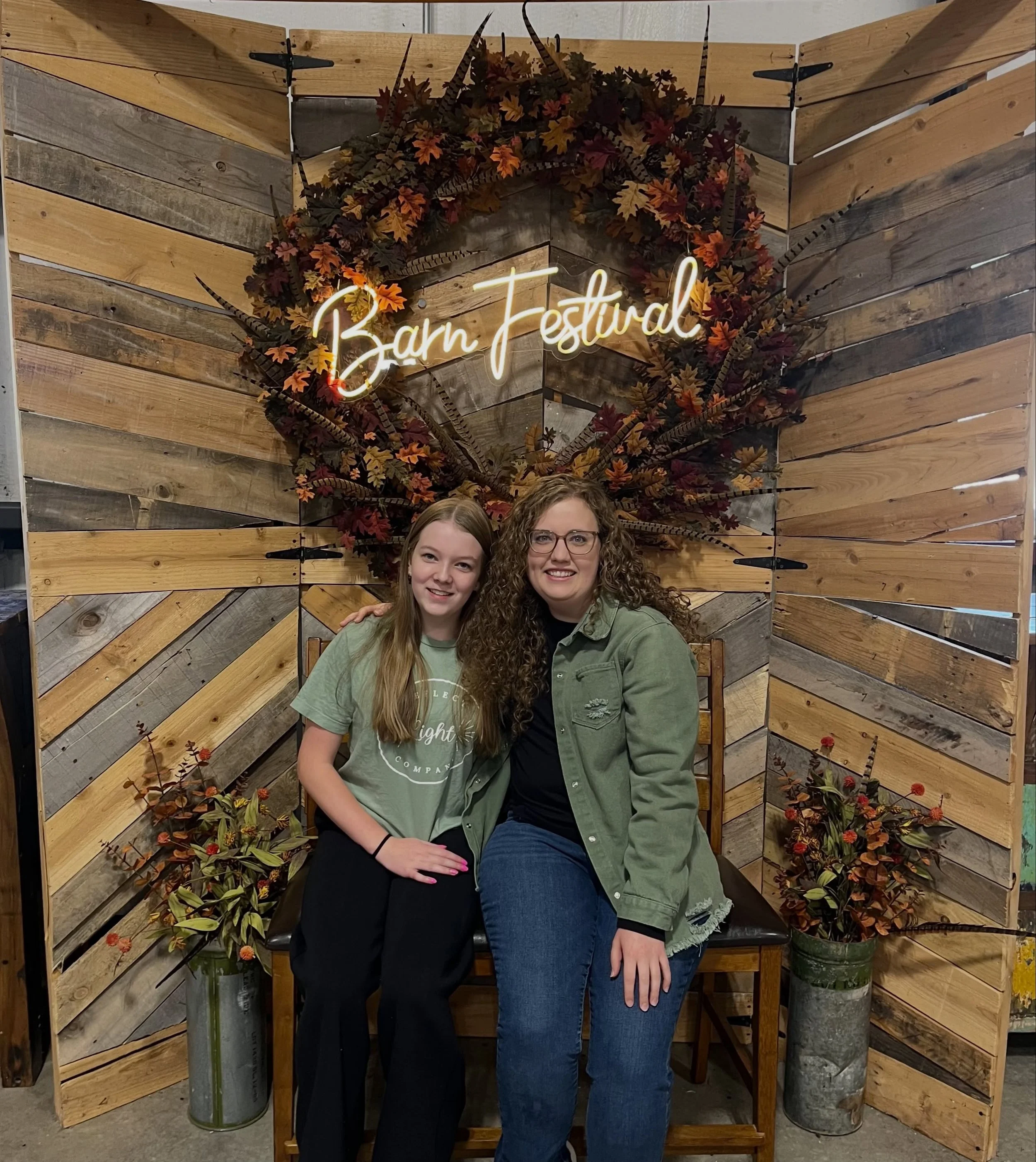 Last day to shop the Boutiques at the @barnfestival tons of awesome vendors! 🍁🤍