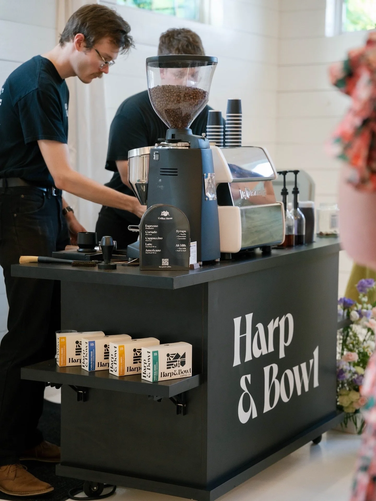 Sweater weather pairs best with good coffee and good company.
Now booking our coffee cart for fall weddings, markets, and events. Let’s make your guests feel right at home. Link in bio.🍂
@megrosephotoco 📸