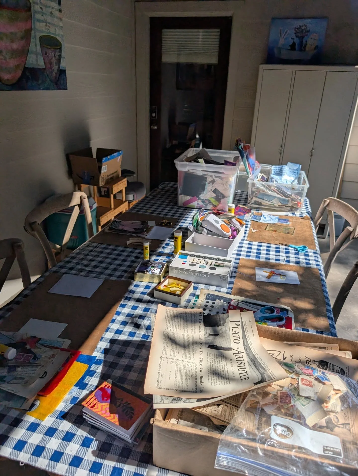 Yesterday I had the pleasure of meeting up with some incredible local artists to do a morning of collage and critique ❤️ It's been awhile since I've had the opportunity to do something like this and it was simply amazing. It's a great reminder of how