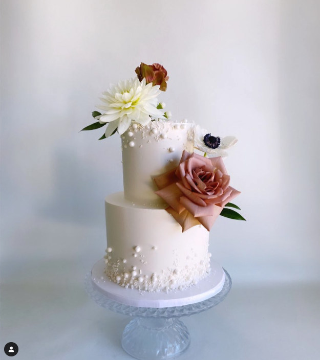 Ombre pearls with fresh flowers