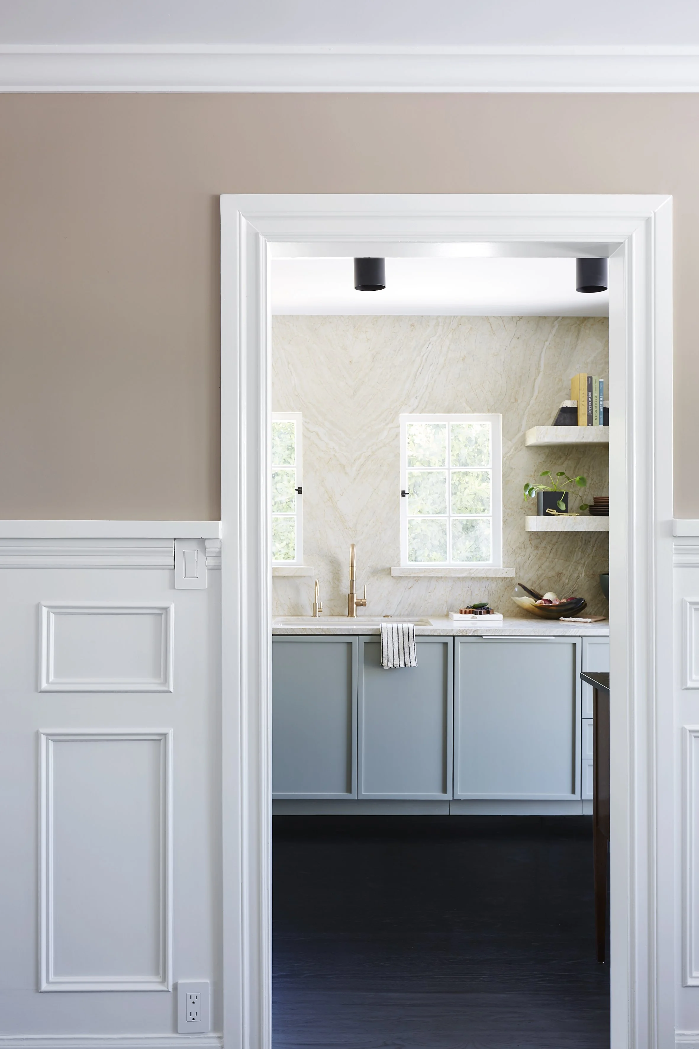 Black Laq Silverlake8052rt.jpg