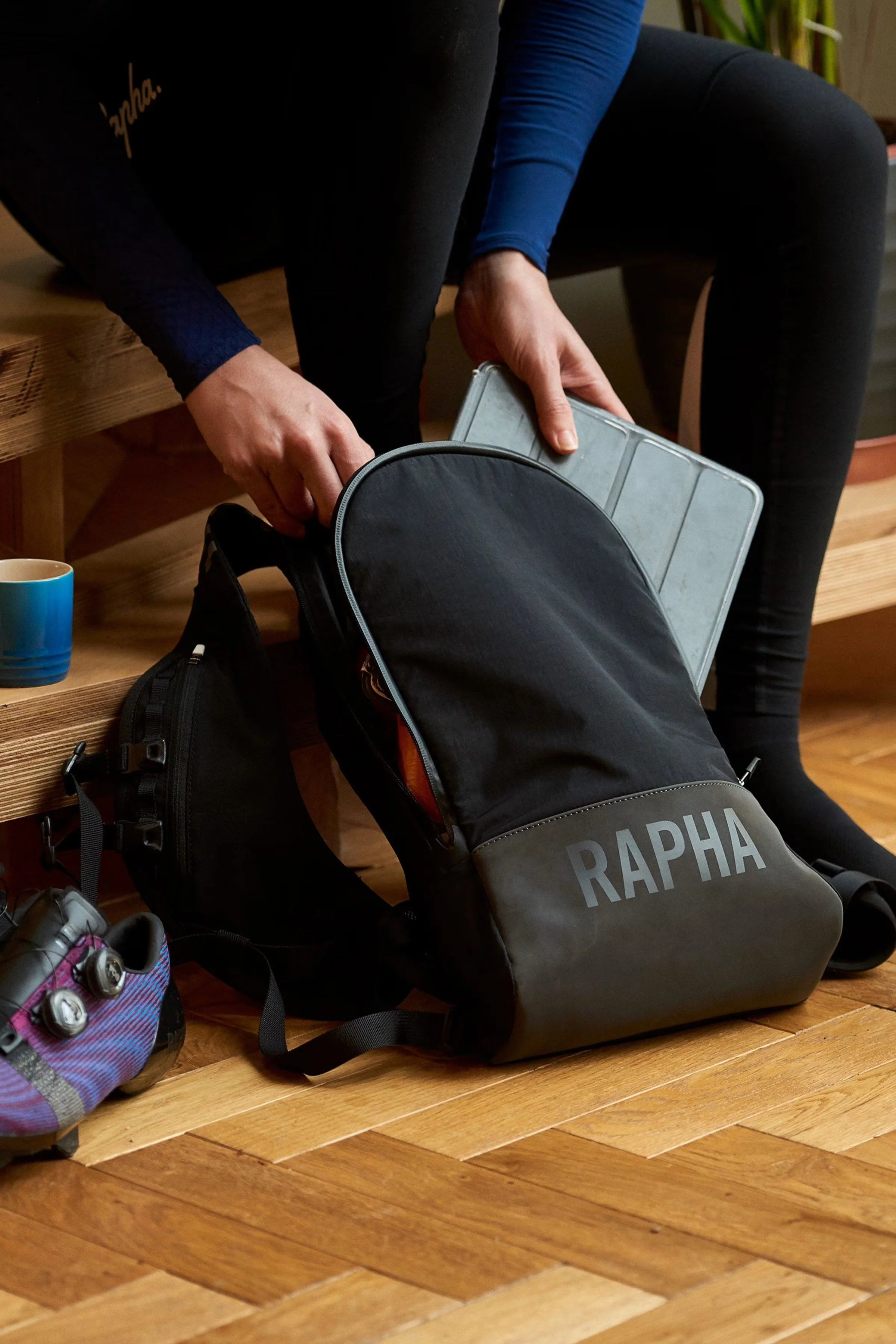 2_3_Rapha_ProTeam_Bag_SS20_079.jpeg