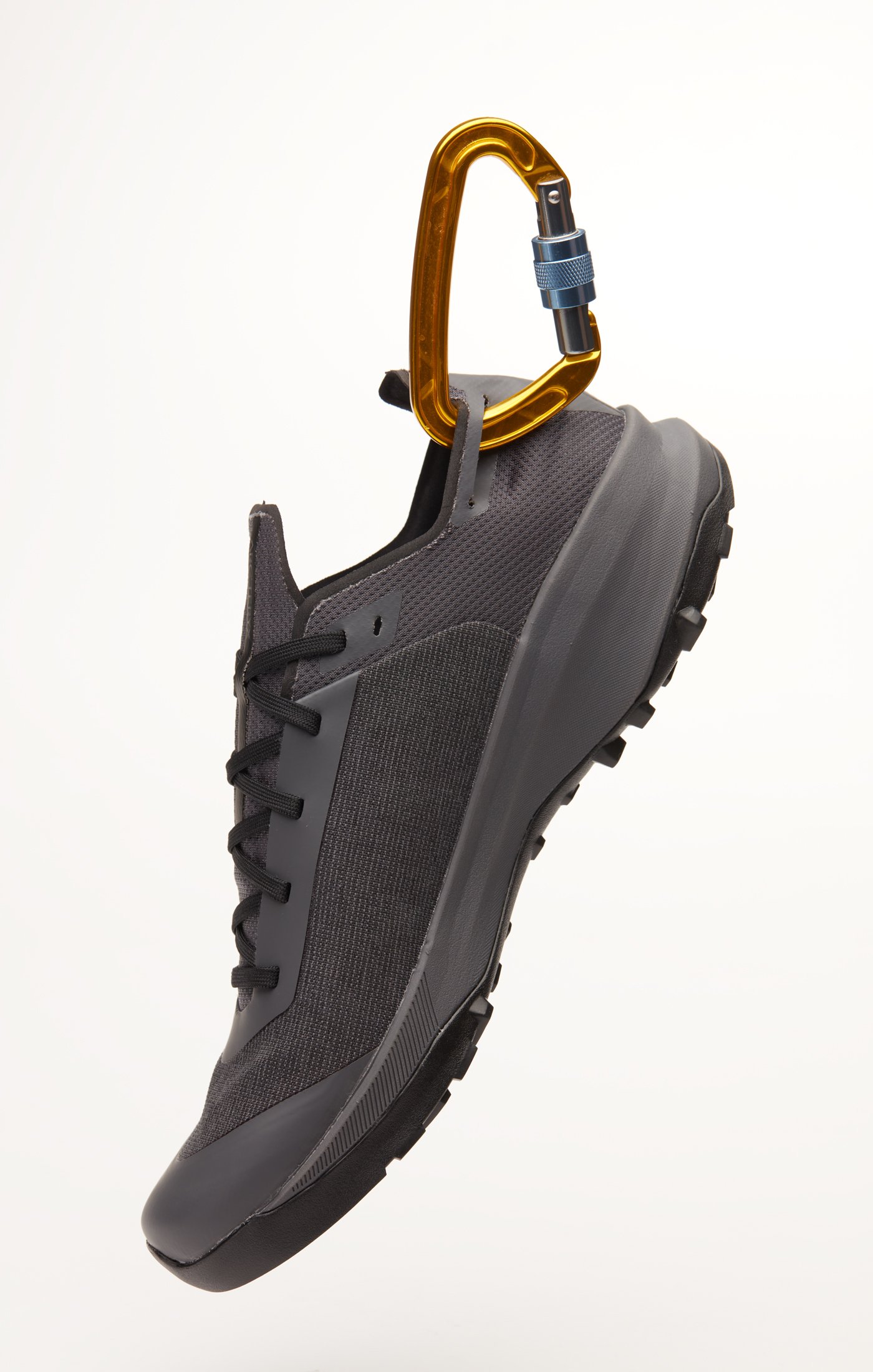 ATX-031_080850_AX-S CRUX_SHOE_U_BLACK-WOLF_3363.jpg