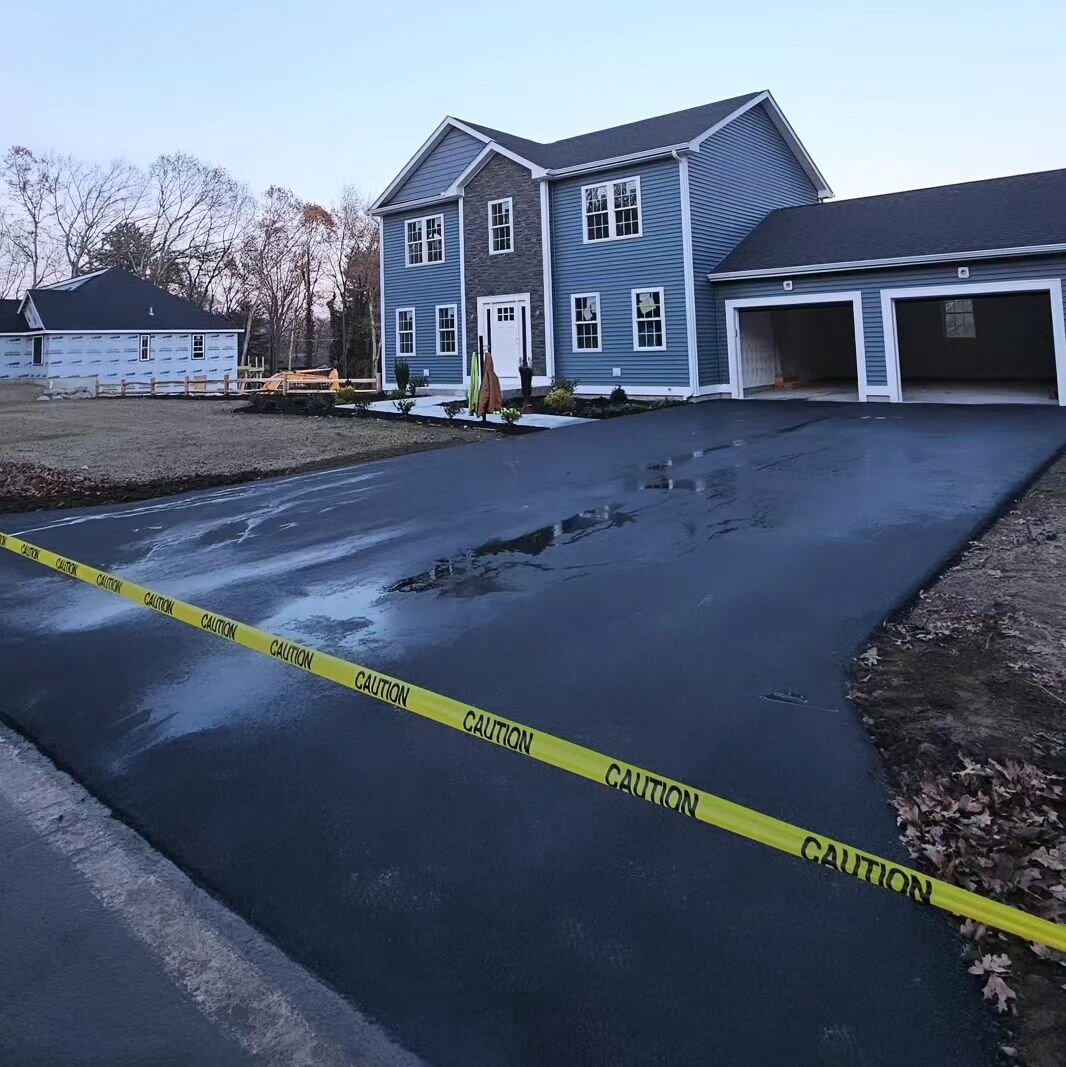 Forgot to post this one. Another new construction, Binder &amp; Top Driveway. In Johnston, Rhode Island. The season is winding down we are now booking for the 2024 season! 
.
.
.
.
.
.
#tcopaving #pavingri #rhodeisland #raisedonblacktop #pavingplayof