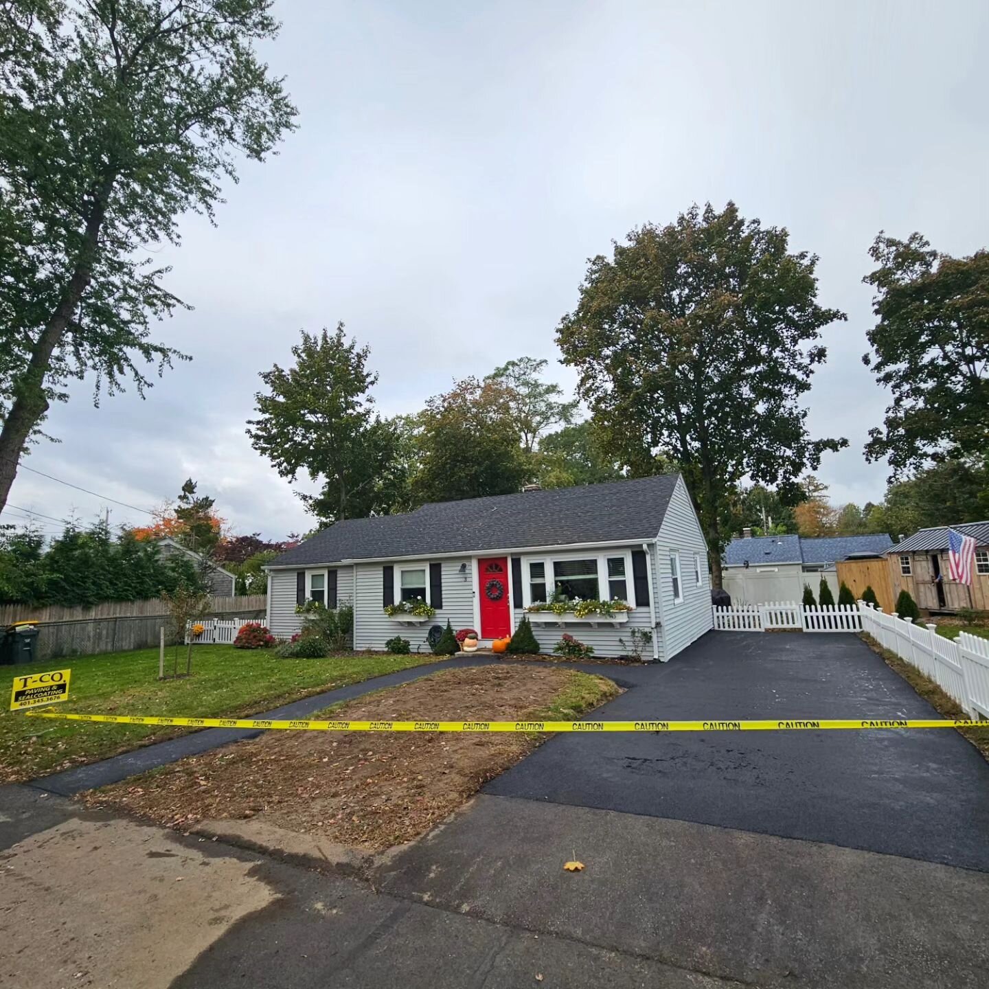 New Driveway Completed today. SWIPE⏩️➡️ to see progress photos.
.
.
.
.
#tcopaving #pavingri #rhodeisland #asphaltdriveways