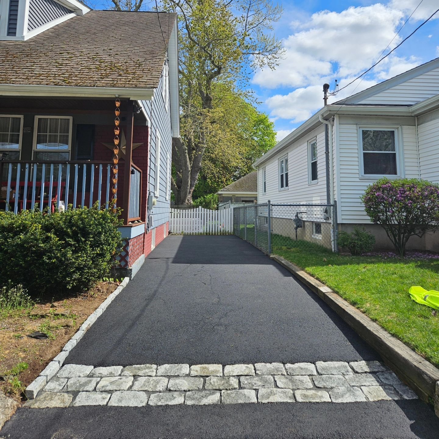 ⚠️More cobbles installed today on this rip out and re-pave in the Lasalle are of Prov. 🚧 Friday 😎
.
.
.
.
#tcopaving #pavingri #rhodeisland