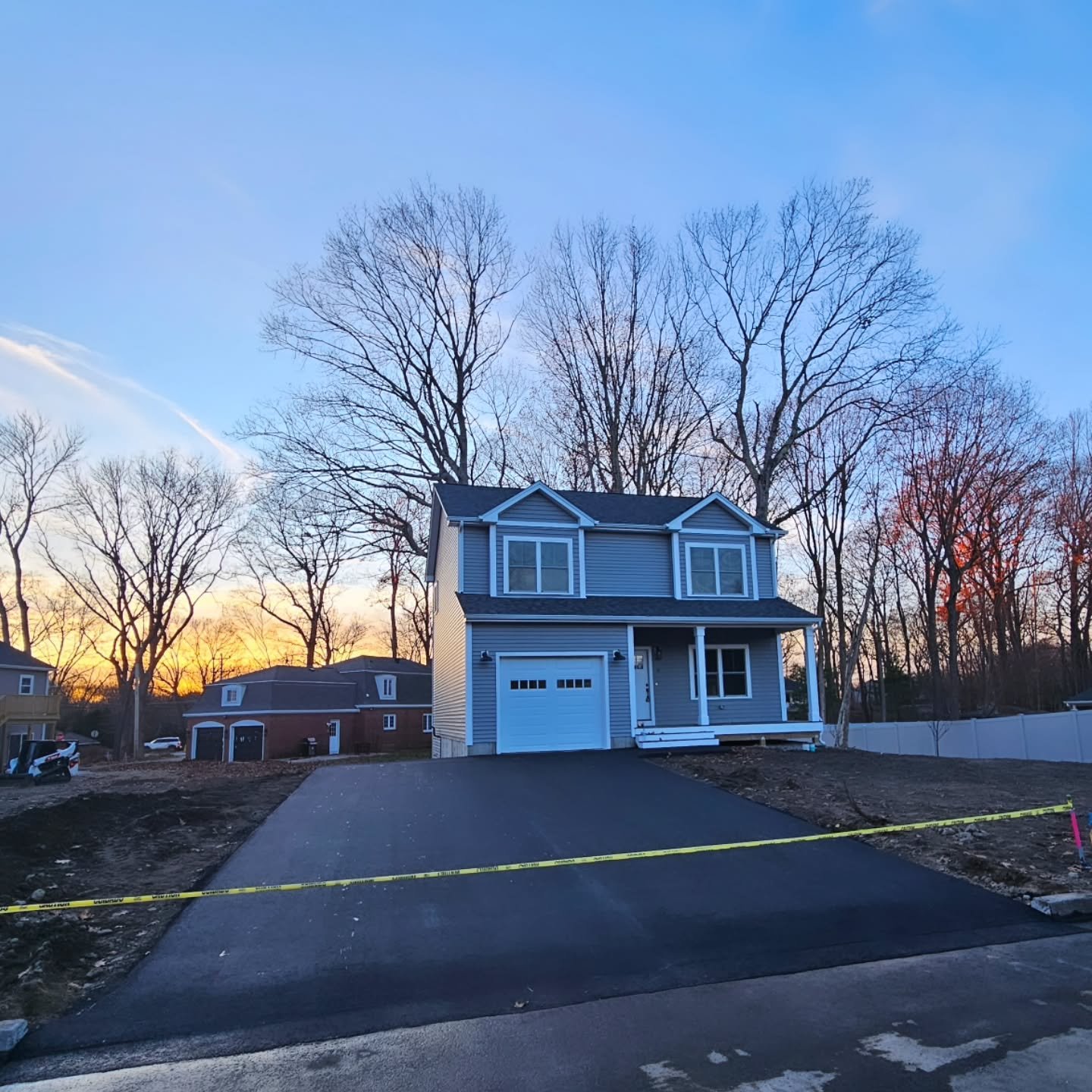 🚧🚧Another new construction driveway done ✔️ 
.
.
.
.
.
#tcopaving #pavingri #rhodeisland #raisedonblacktop #asphalt #asphaltdriveways #construction #bluecollar #dirtyhandscleanmoney #2024 #paving #blacktop