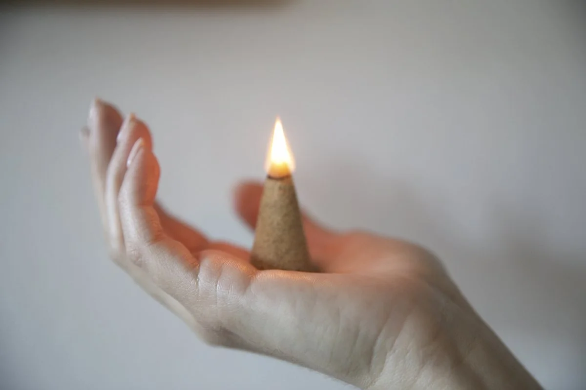 palosanto-incense-cone-inhand-1G7A9148.jpg