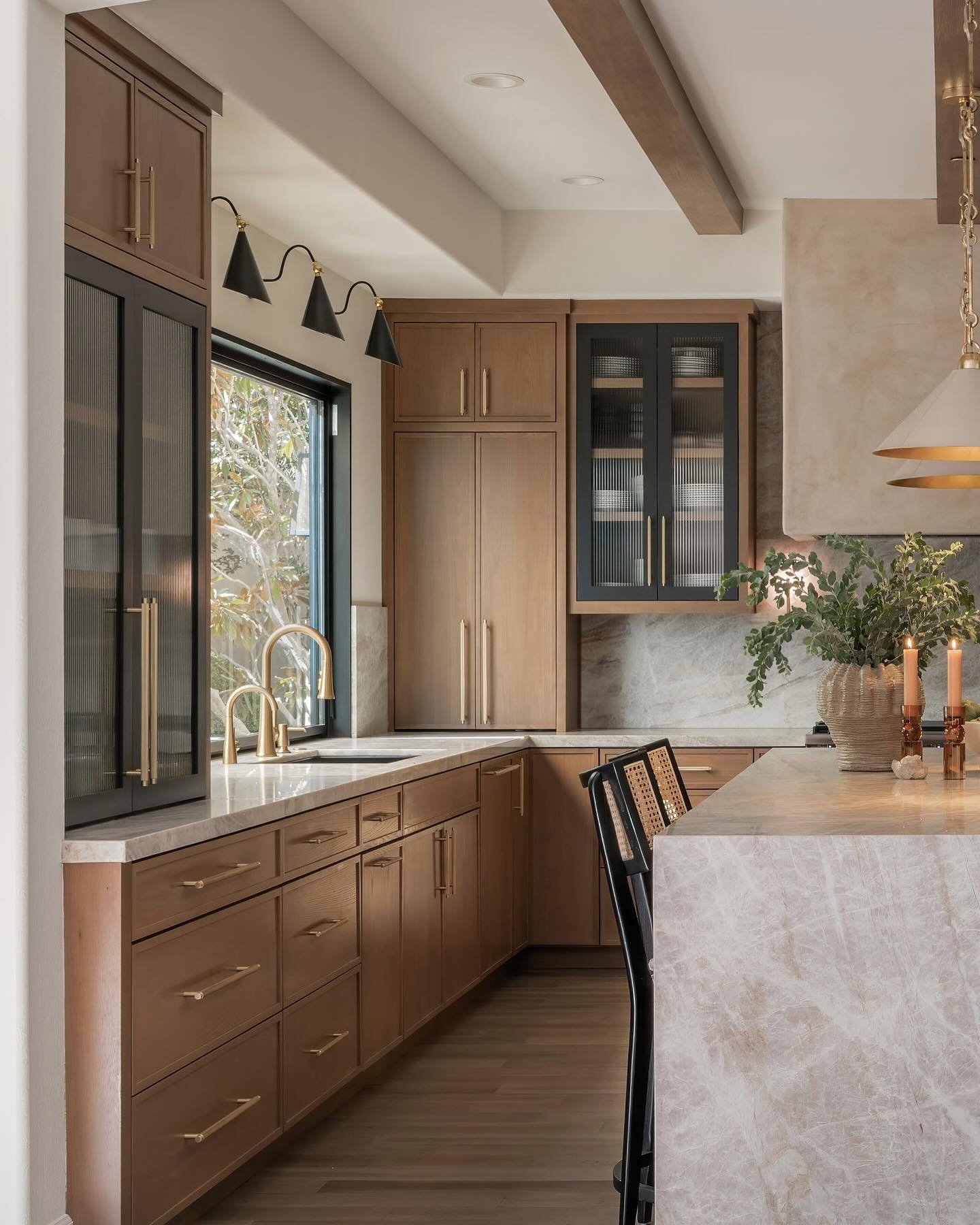 We&rsquo;re out here turning dreams into reality! ✨ This stunning kitchen has transformed into a dream come true for our cherished client.
.
.
.
.
Photo @jennajophoto 
Design @m.swabbdesign 
Build @flatline_construction 
Cabinets @sandiegocustomcabin
