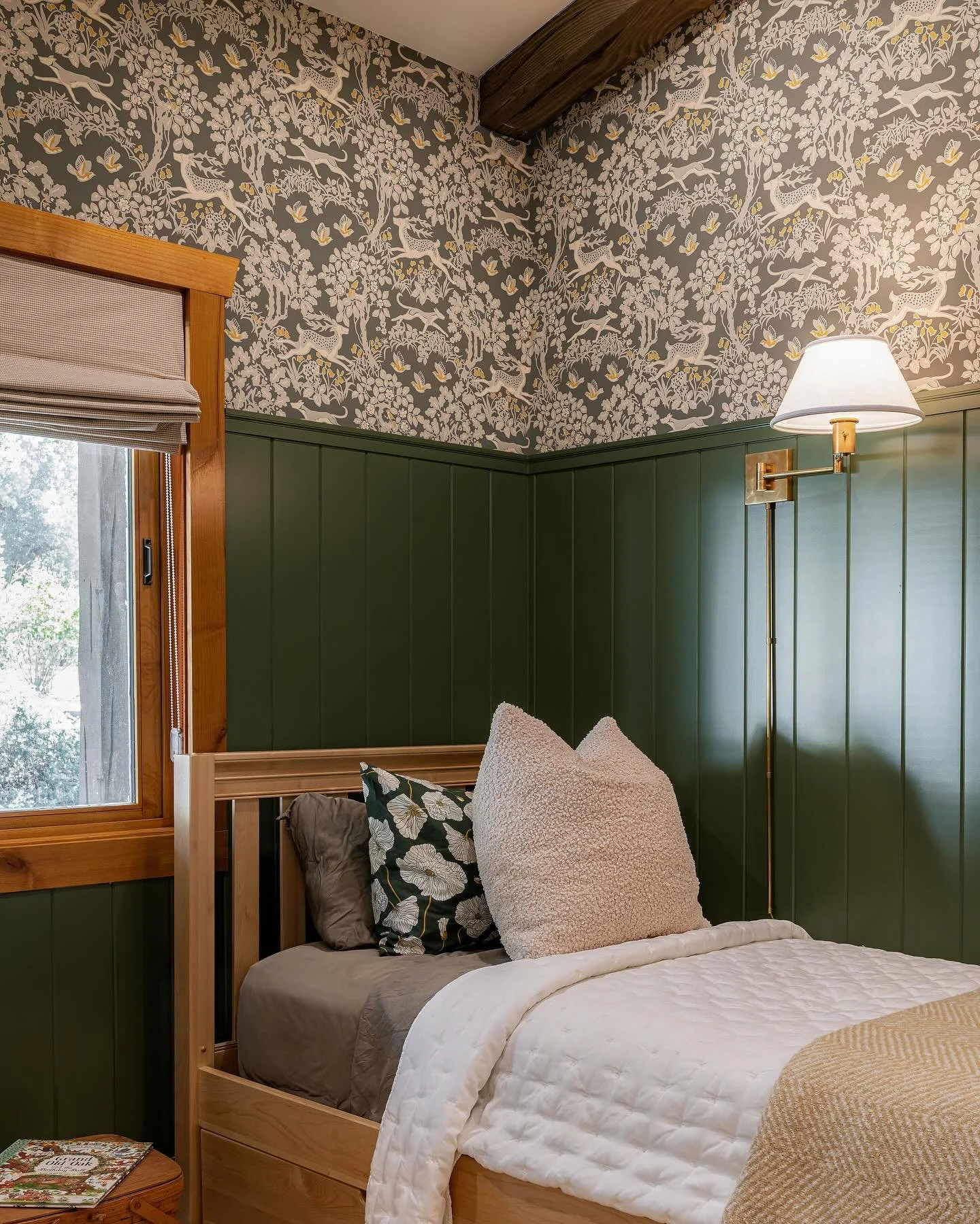 We&rsquo;ve been getting so much love for our Julian Mountain Home project but you guys haven&rsquo;t even seen one of our favorite spaces! Check it out :) 🦌
.
.
Design @m.swabbdesign 
Photo @jennajophoto 
#interiordesign #sandiegointeriordesign #sa