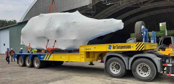 S-Truck 4 - ka32 on airride dropdeck.jpg