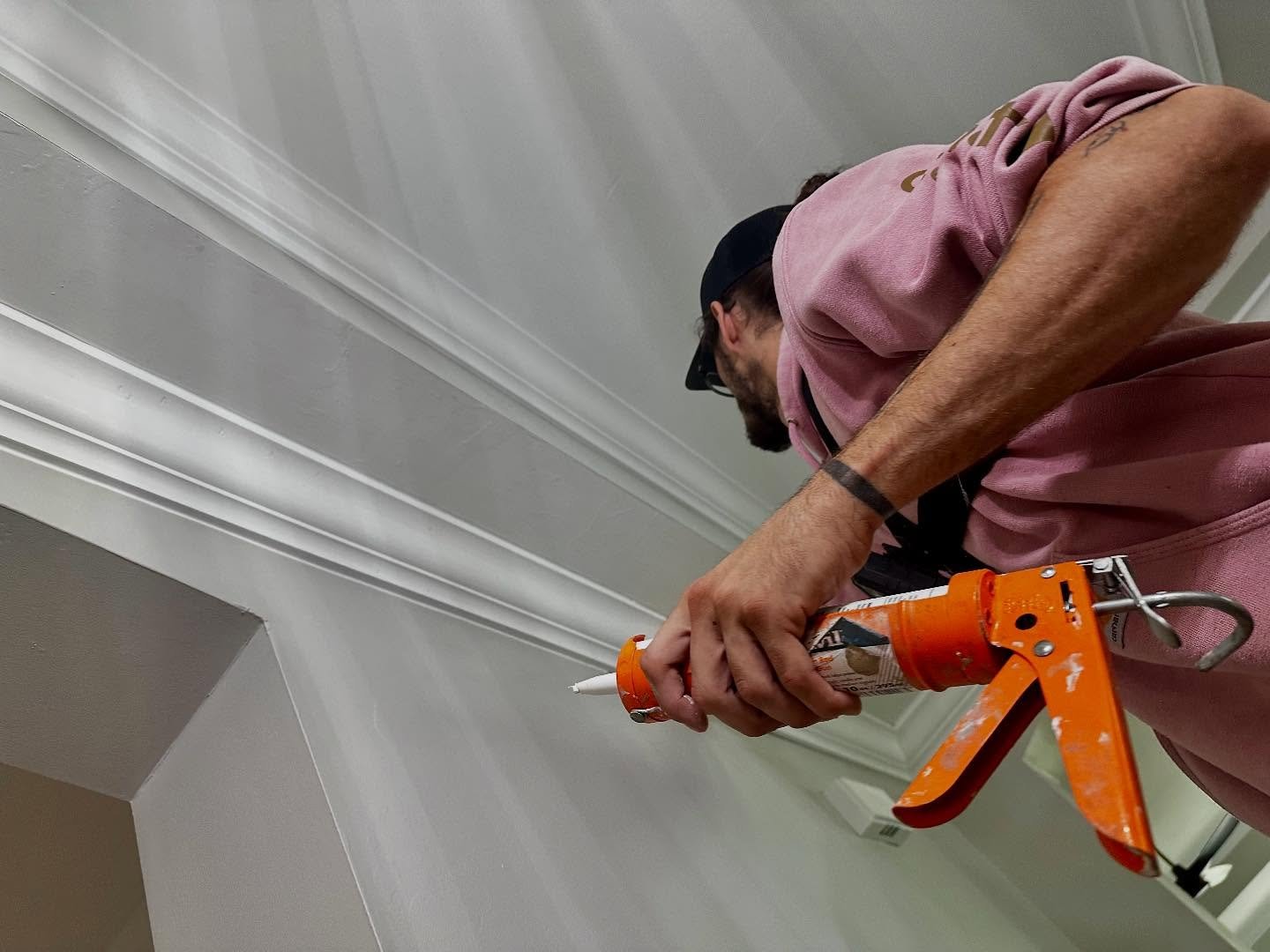 π¨β¨ Precision in Every Detail! β¨π¨
Shoutout to Christian for their incredible craftsmanship on this trim work! π Whether it’s adding the perfect finishing touches to a room or ensuring seamless edges, their dedication to quality and precision