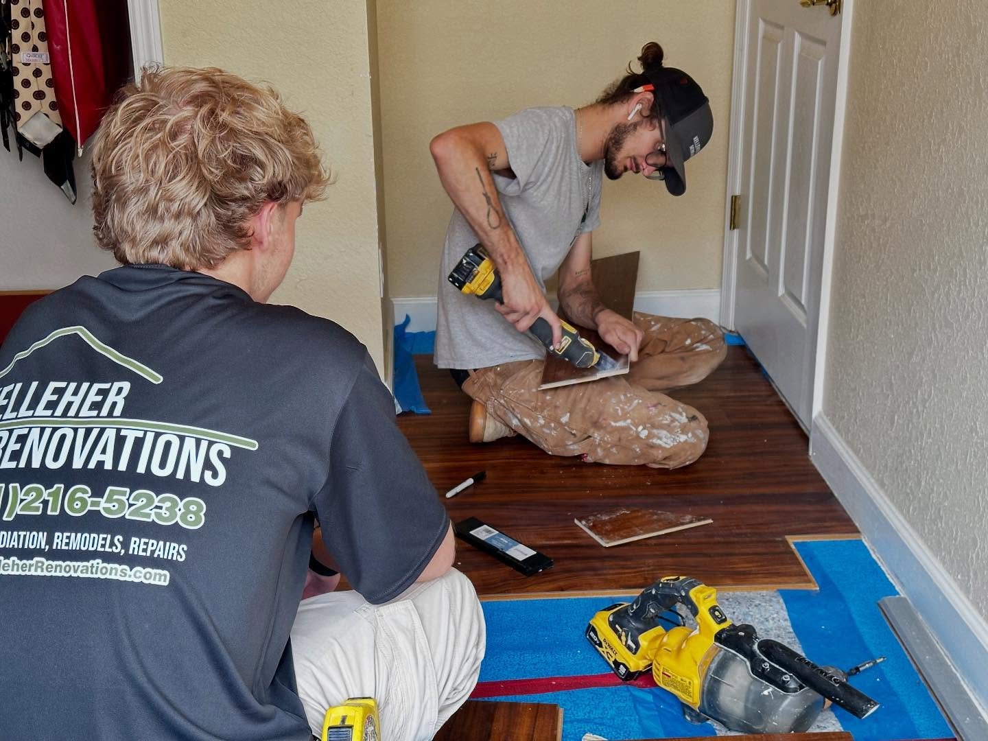 π‘ Transforming Spaces, One Floor at a Time! π¨
A huge shoutout to our hardworking crew! π Their dedication and attention to detail are bringing this laminate flooring project to life.πͺπ₯
We appreciate the effort, skill, and passion they bring to