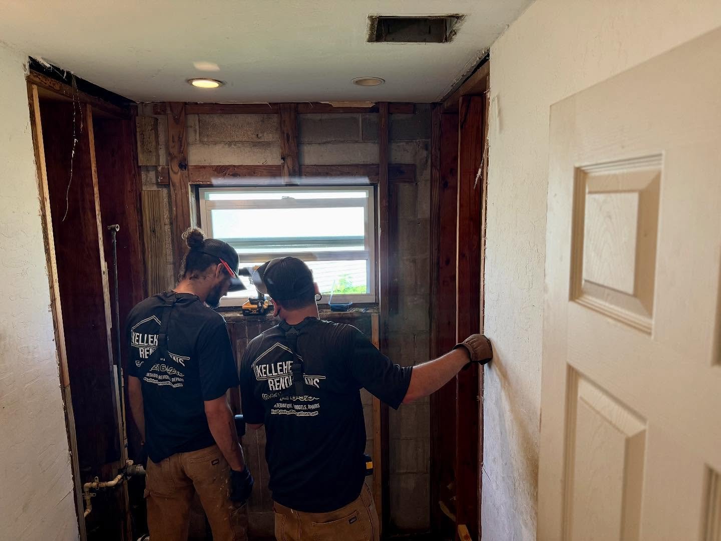 π Behind The Scenes π·‍βοΈπ§
Check out the crew putting in work on-site and bringing this project one step closer to reality. Stay tuned for more updates as we continue to build the dream! ποΈβ¨
Contact us today!
π²:(941)216-5238
π§: info@kelleh