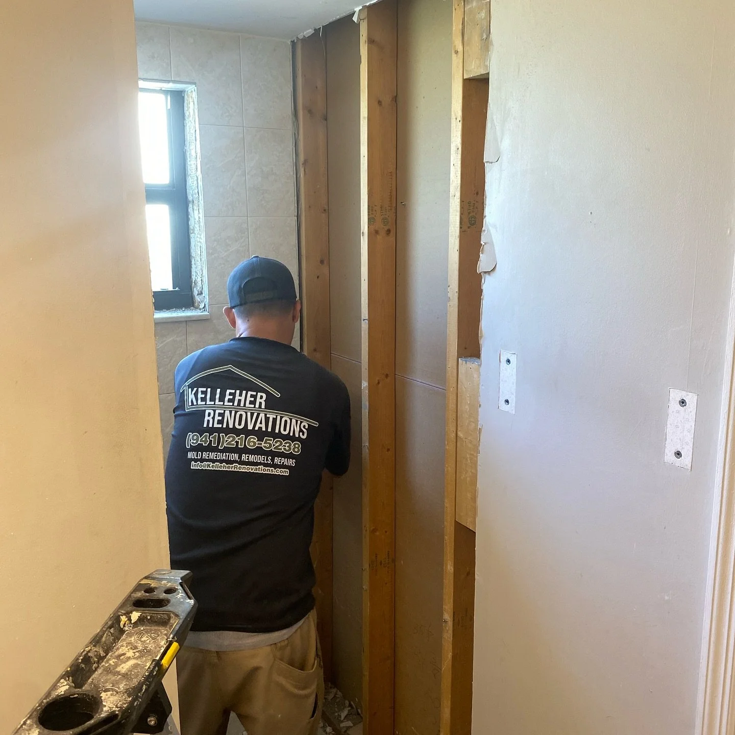 It&rsquo;s demo day! (the team&rsquo;s favorite day 😉) Stay tuned&hellip; 
&bull;
&bull;
Need something done?
Contact us today!
📲: (941) 217-5238
📧: info@KelleherRenovations.com
&bull;
&bull;
#swfl #handyman #renovation #homeremodel #kelleherrenov