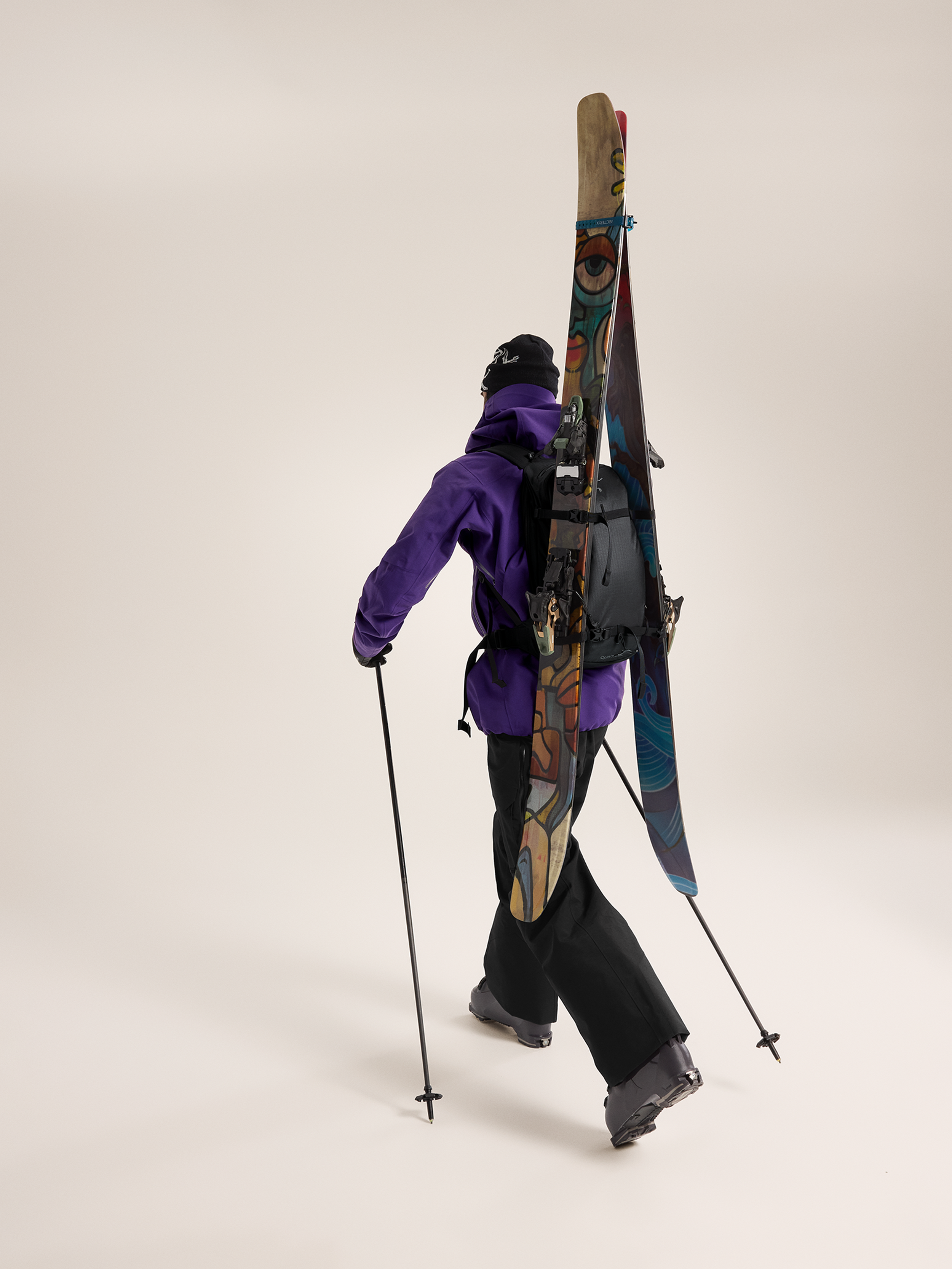 F25_X000008974_002291_Quintic 16 Backpack_Black_Neutral_REG_Full-Body.png