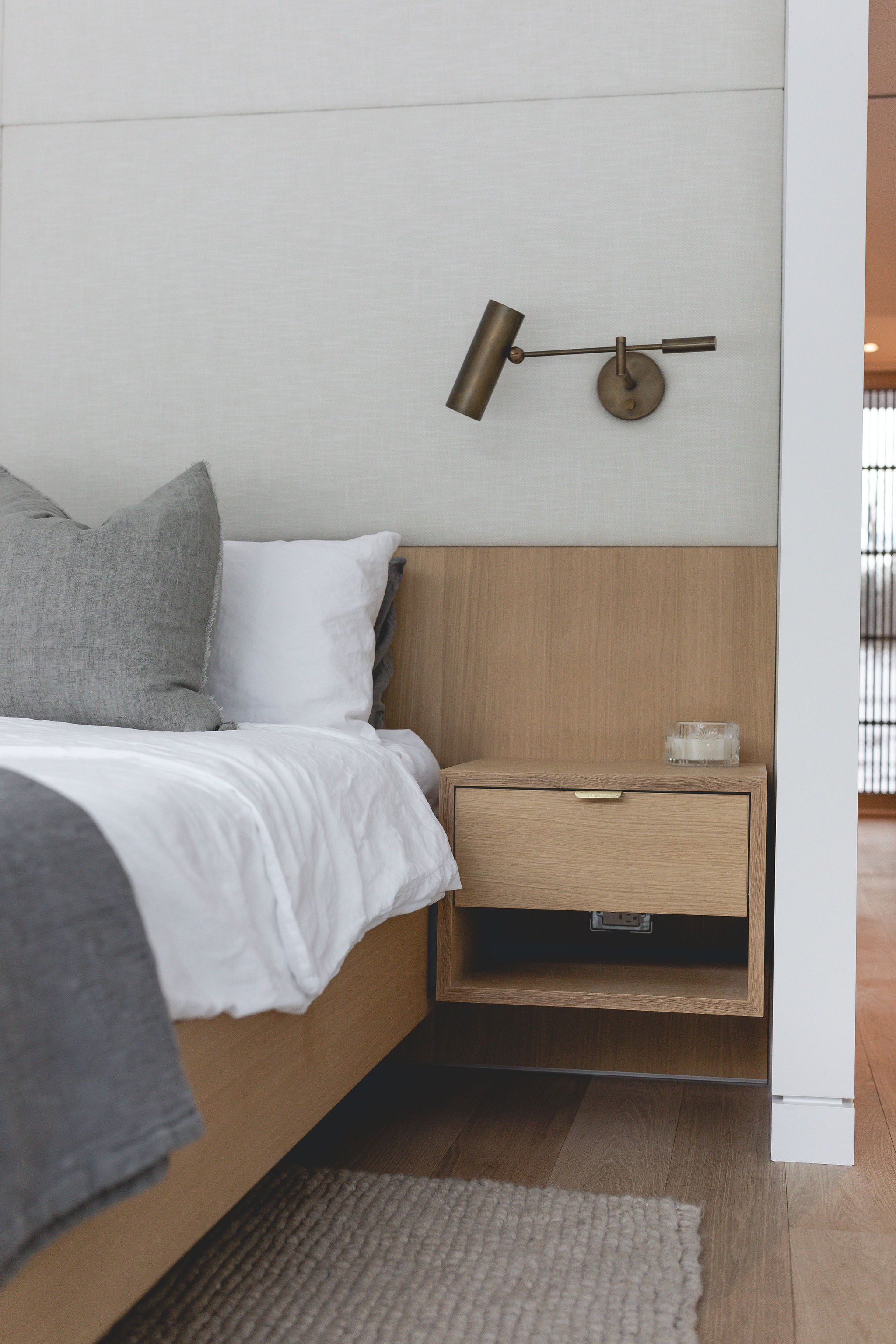  Beds, Side Tables 