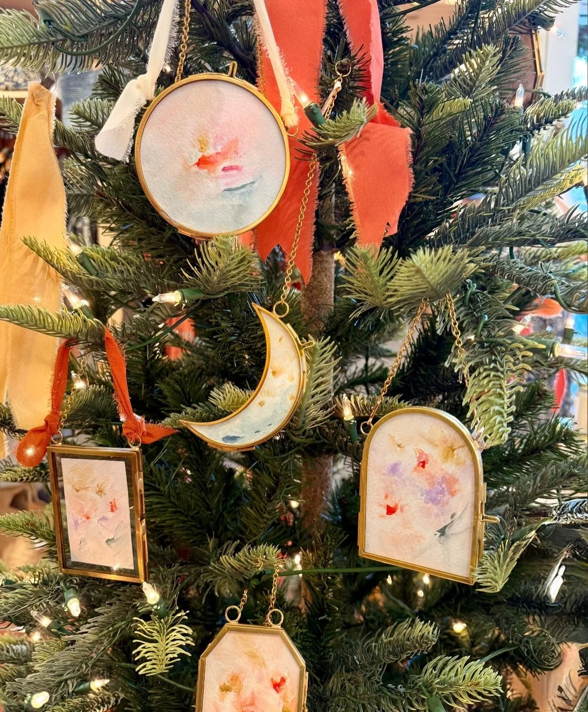 The best part of these framed handpainted ornaments? These little unique art pieces can be used year round when they&rsquo;re done adorning your tree ✨ 

Shop the remaining 2025 ornaments at the link in bio