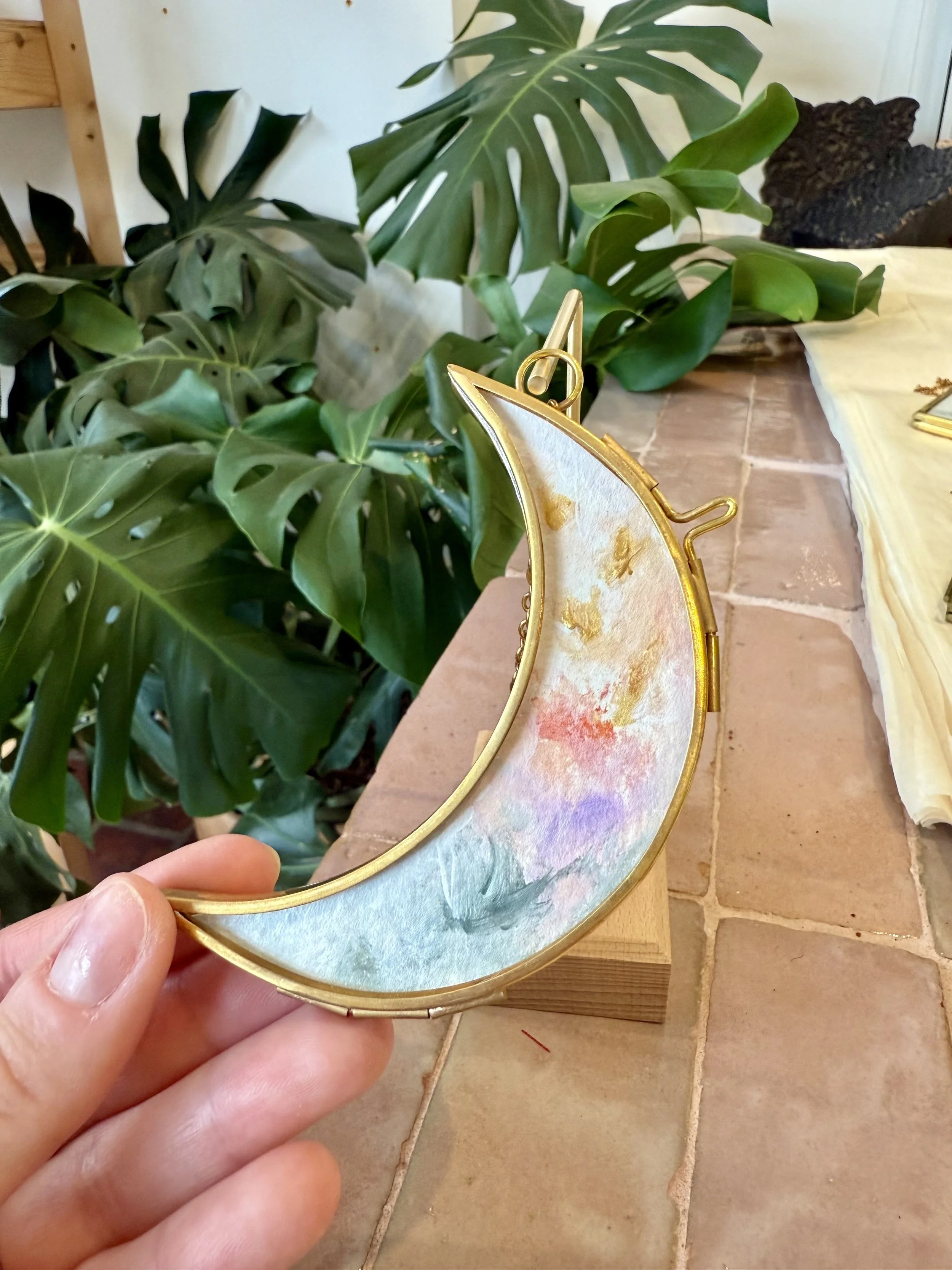 2025 Framed Ornament - Moon Shape No 4