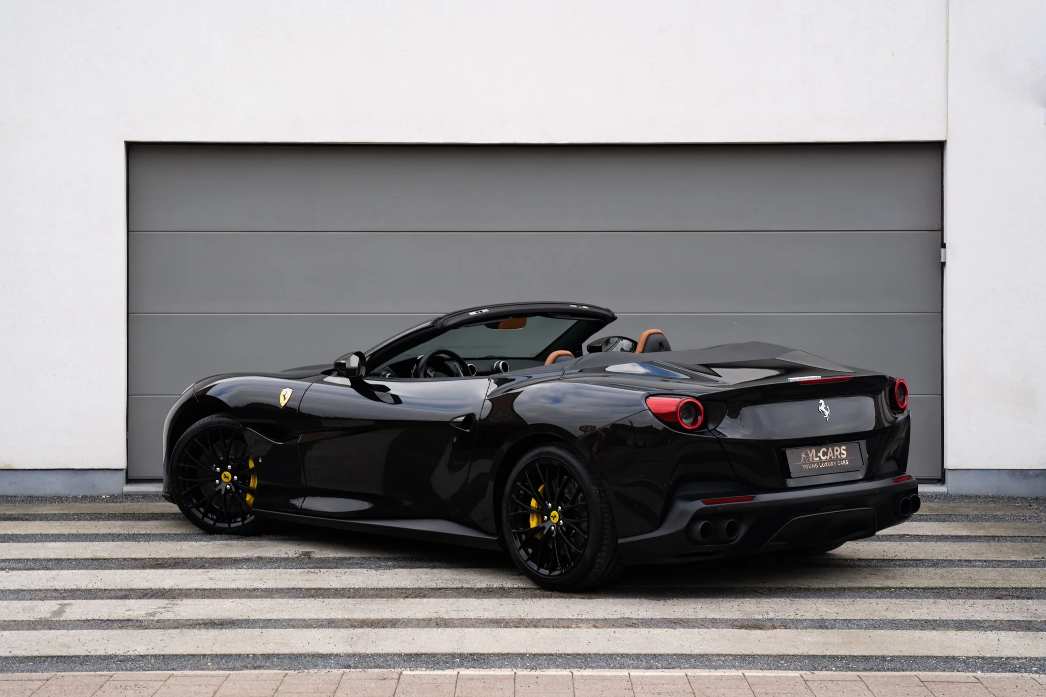 TWEEDEHANDS FERRARI LUXURY CARS