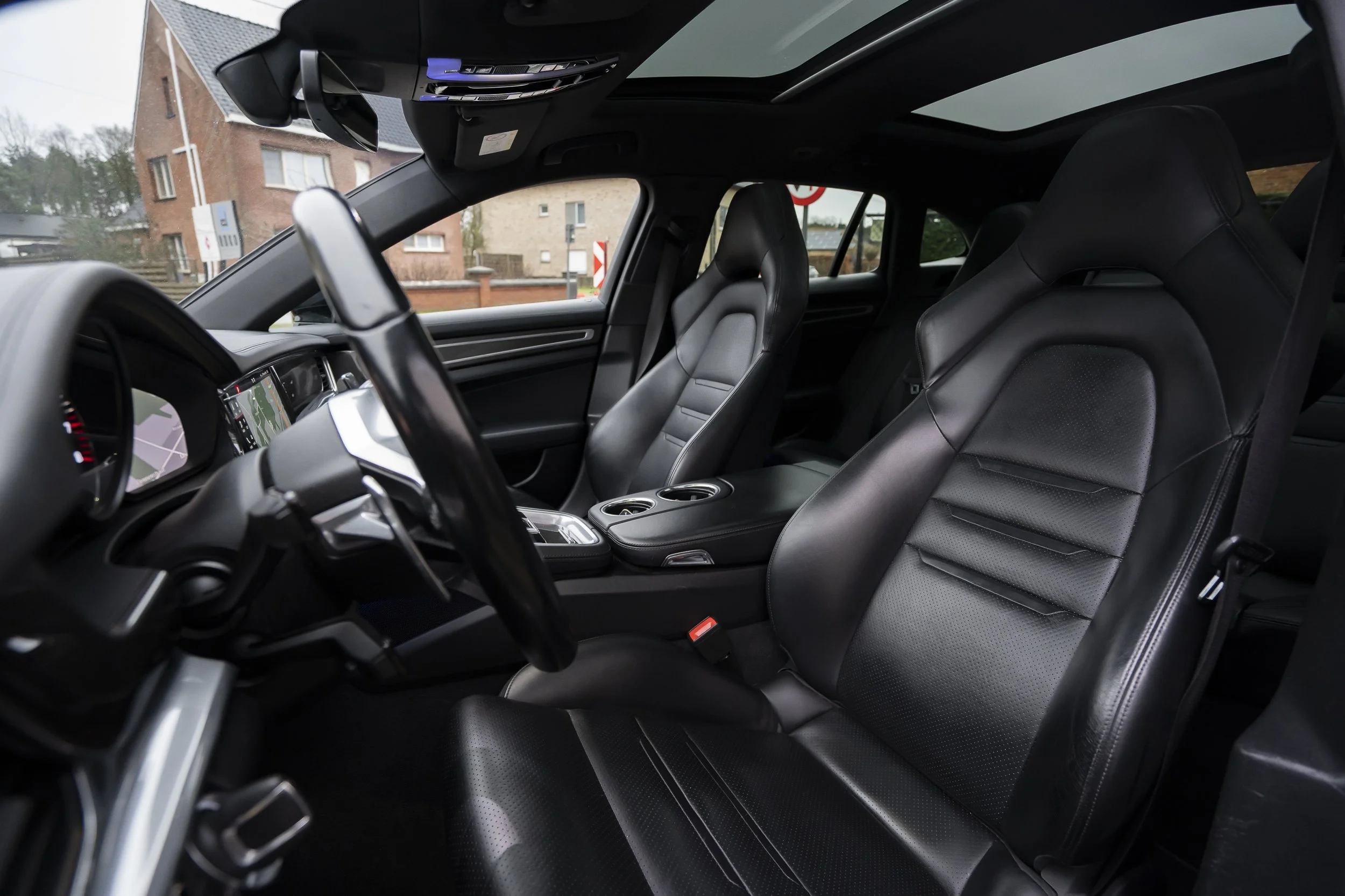 YLC-Porsche- Panamera-21.jpg