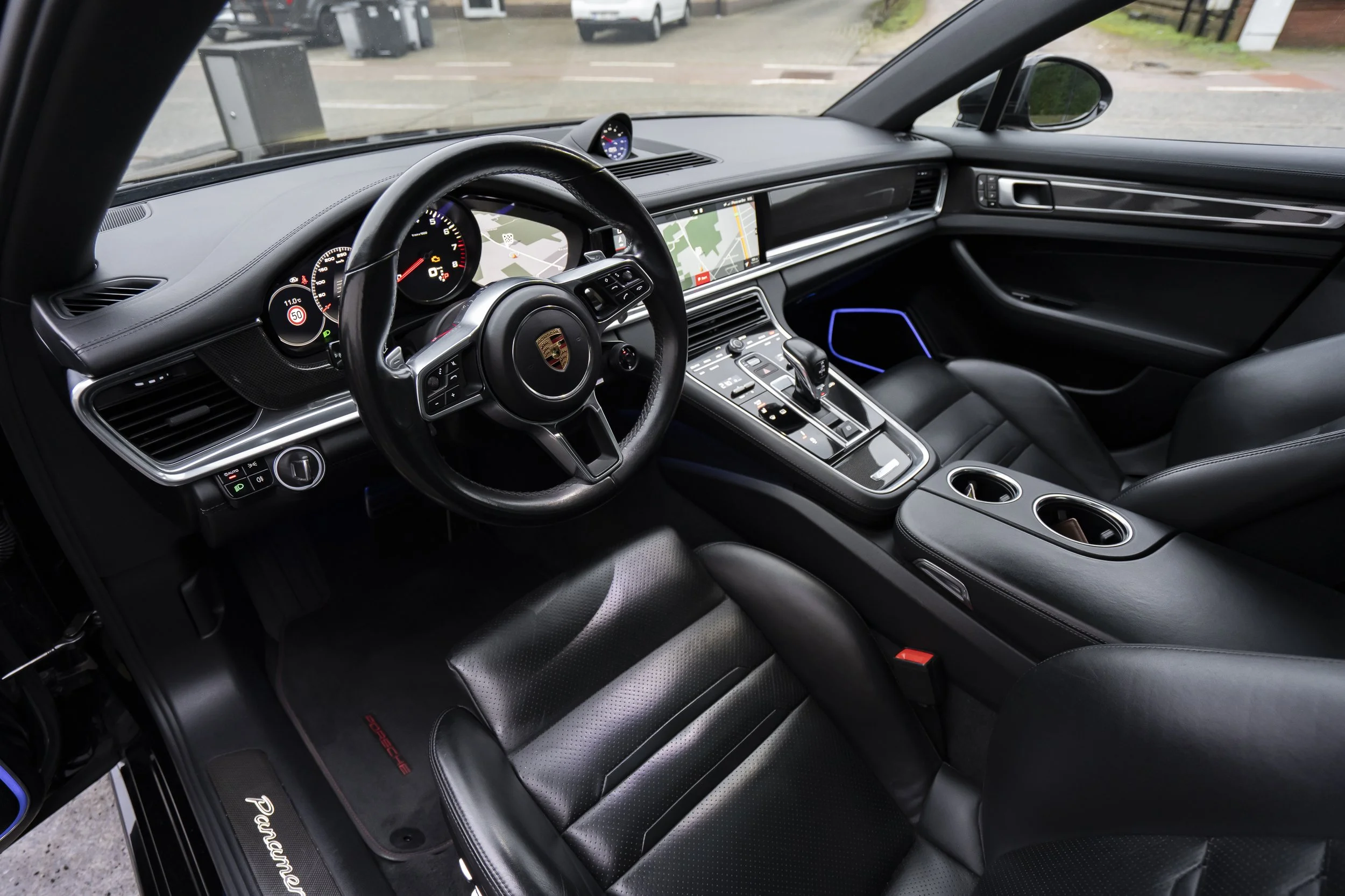 YLC-Porsche- Panamera-22.jpg