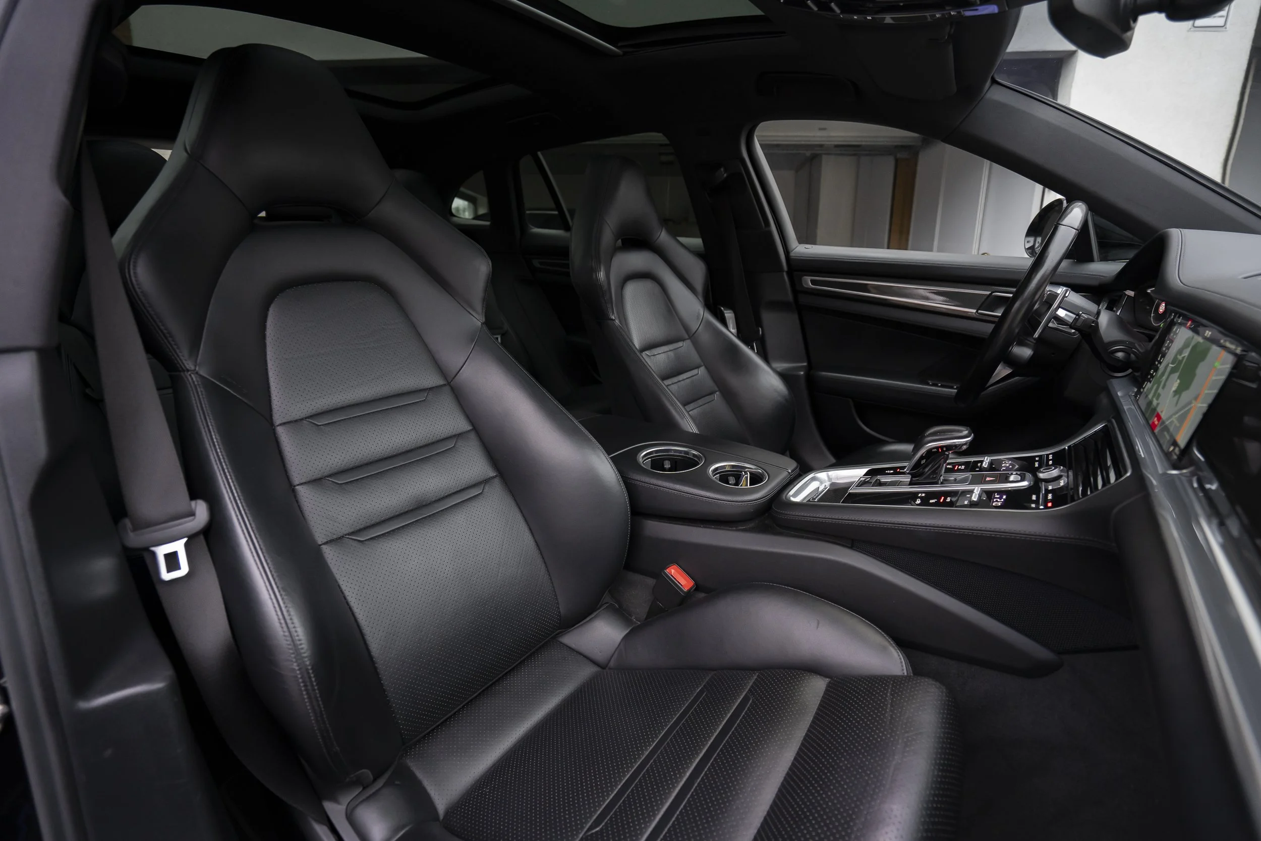 YLC-Porsche- Panamera-23.jpg