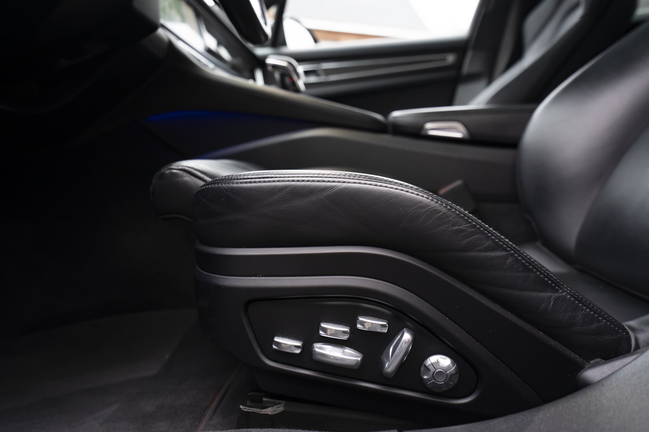 YLC-Porsche- Panamera-28.jpg