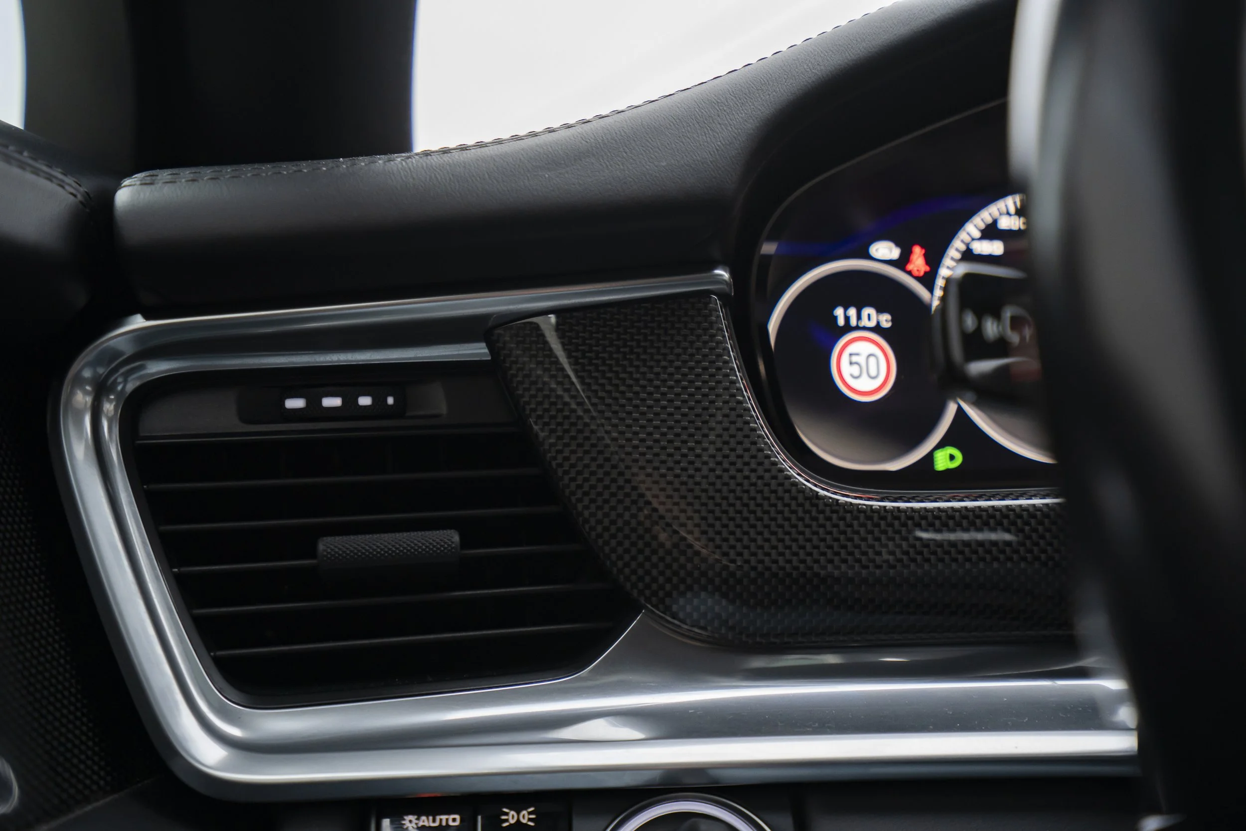 YLC-Porsche- Panamera-33.jpg