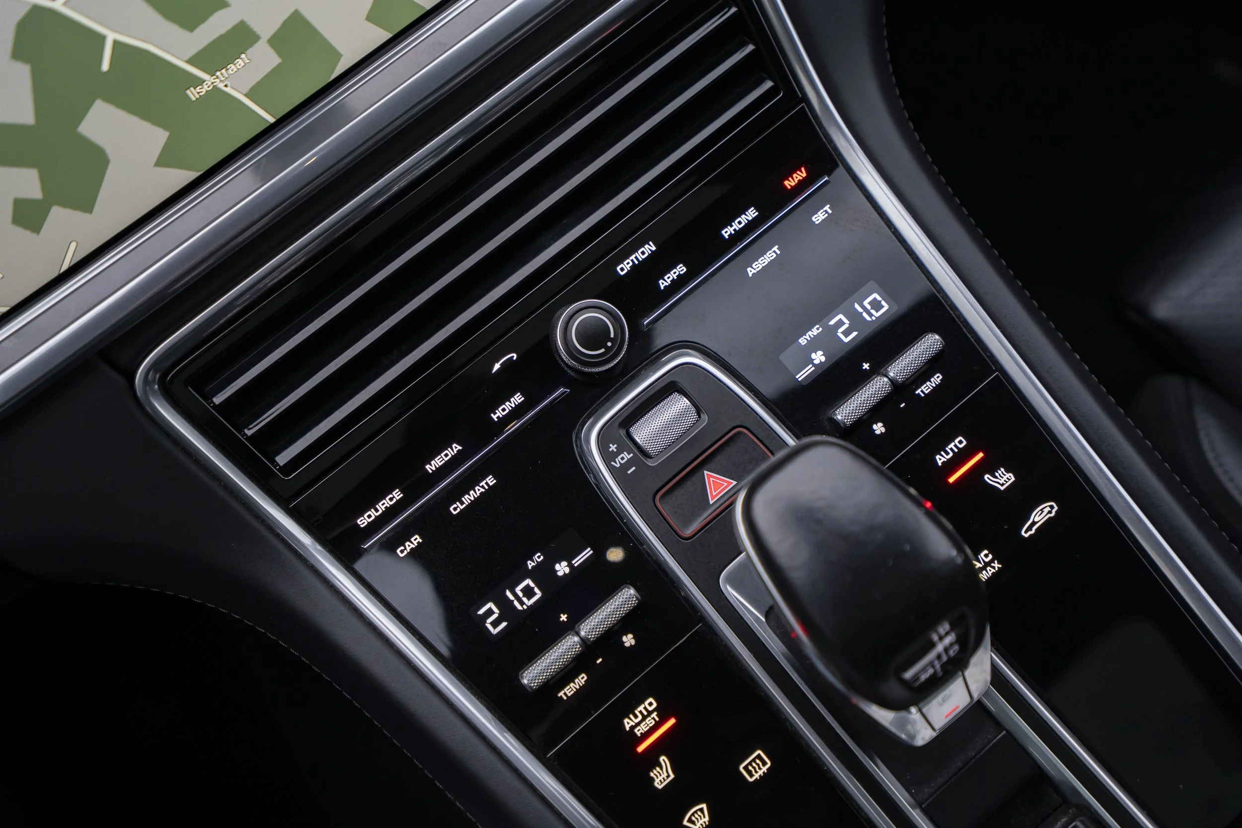 YLC-Porsche- Panamera-39.jpg