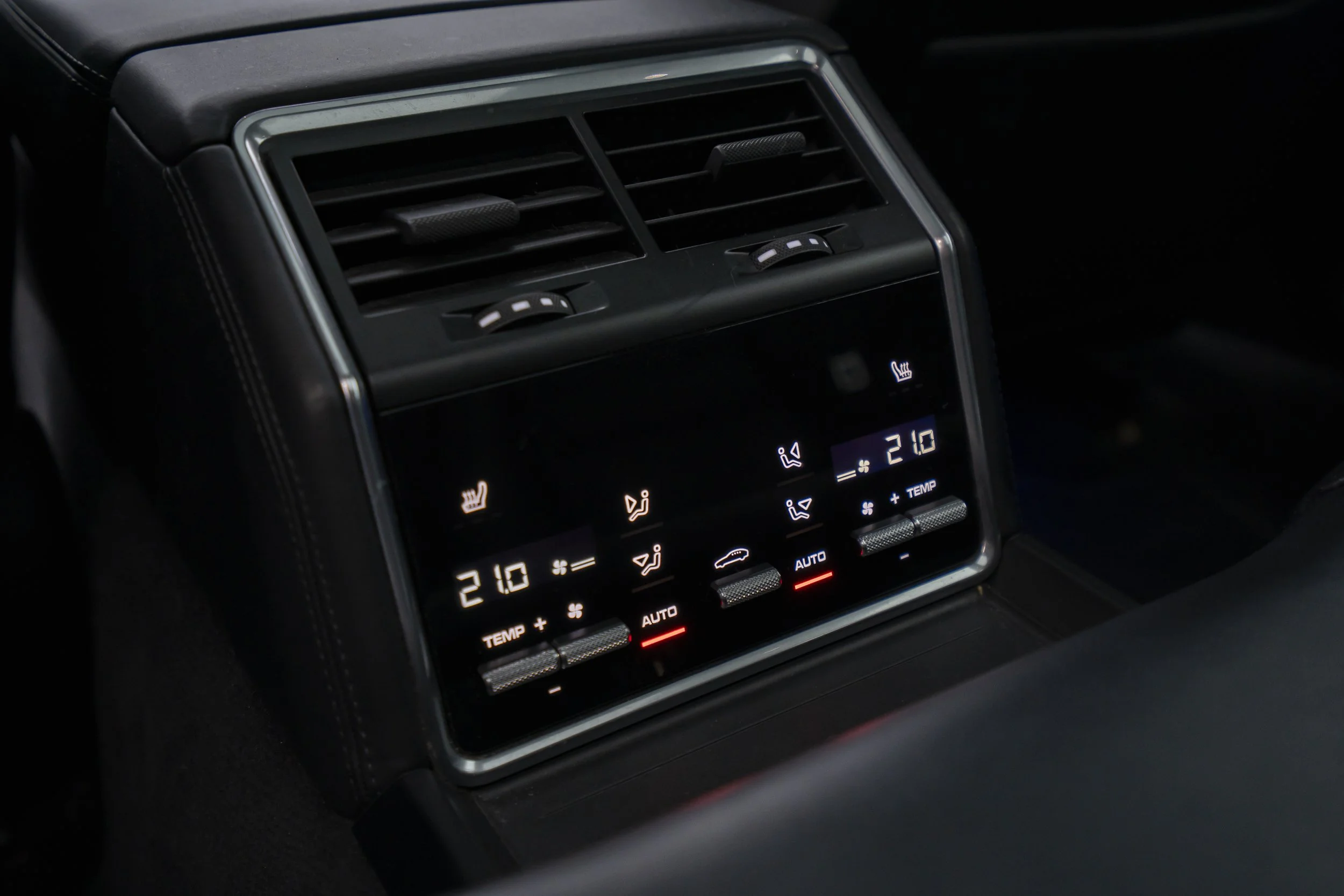 YLC-Porsche- Panamera-44.jpg