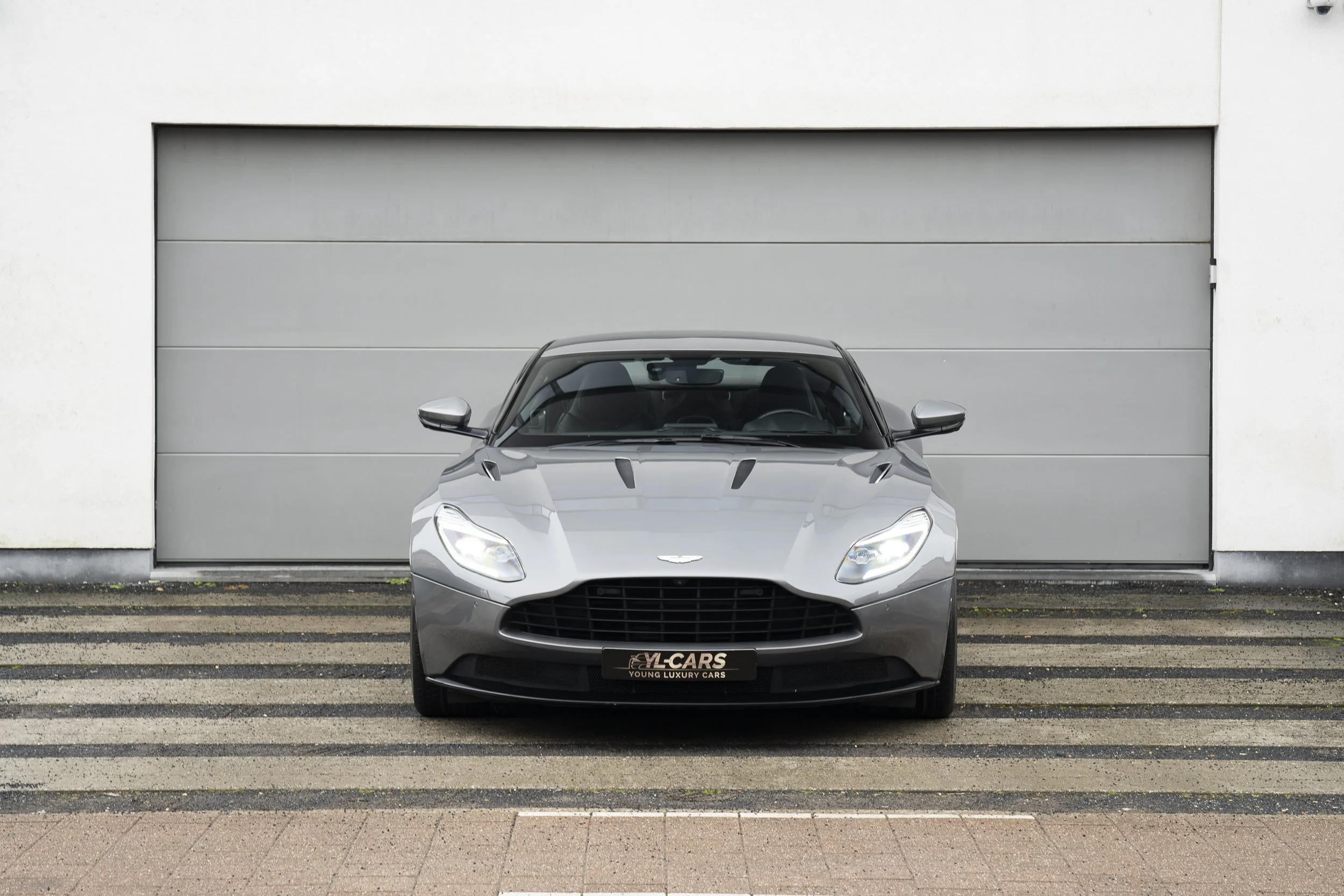 YLC-ASTON-MARTIN-DB11-2.jpg