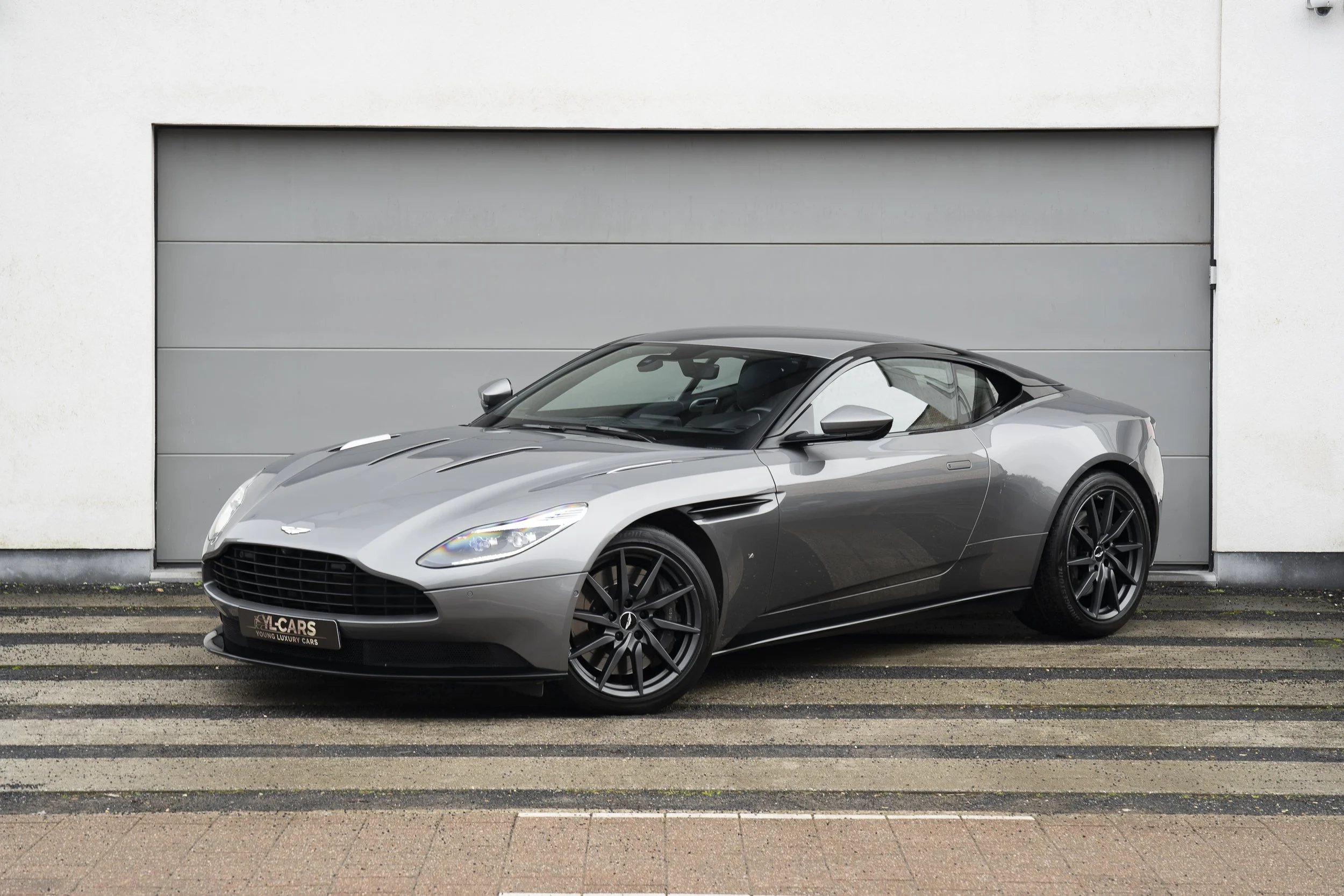 YLC-ASTON-MARTIN-DB11-1.jpg