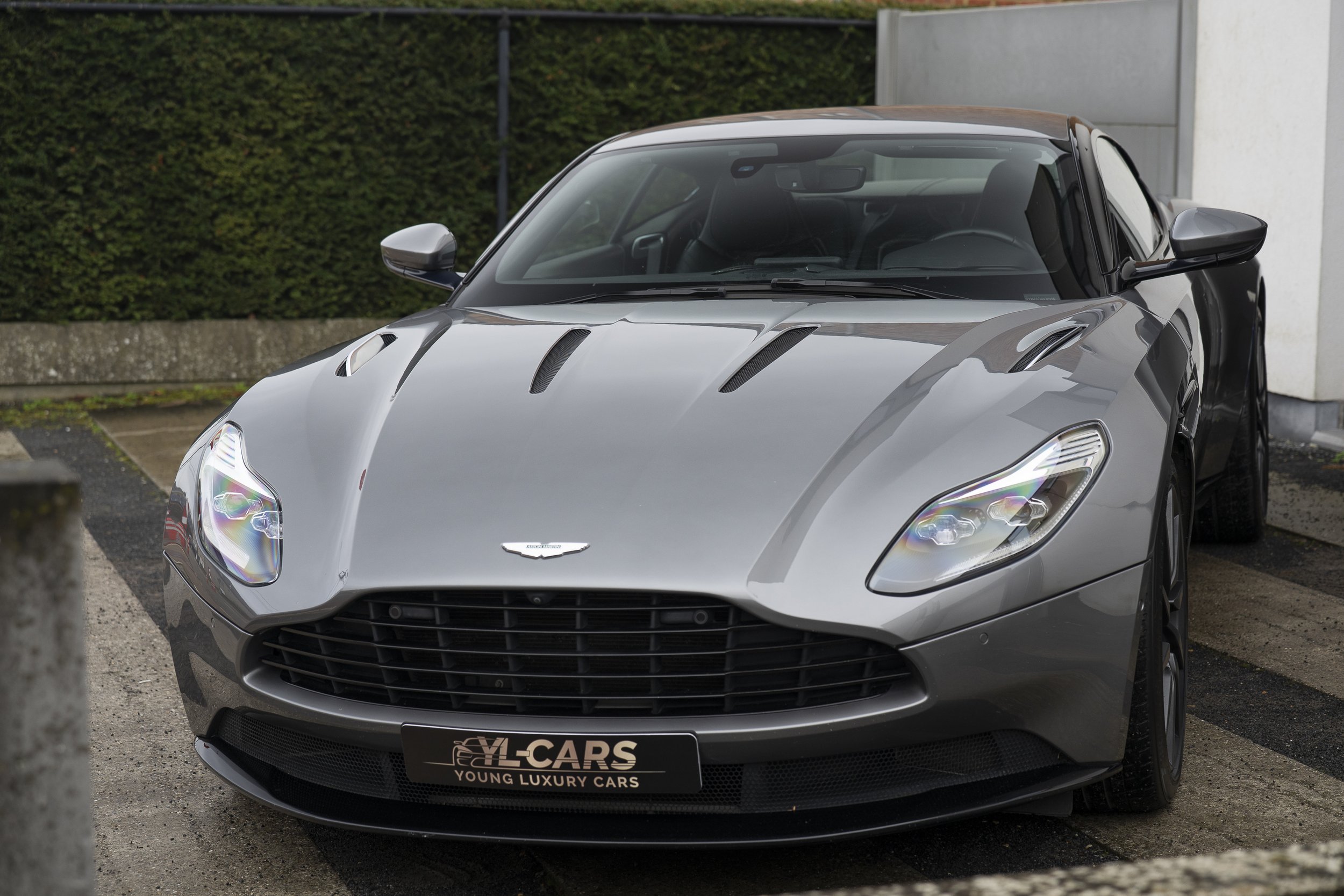 YLC-ASTON-MARTIN-DB11-10.jpg