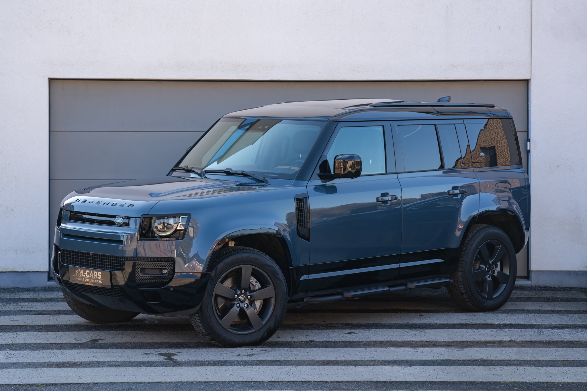LAND ROVER DEFENDER P400 HYBRIDE