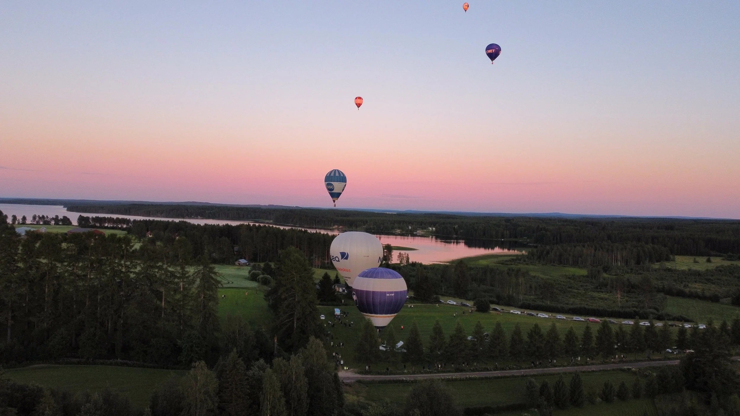 hot air balloon festival sunset  haapala finnland (1).jpg