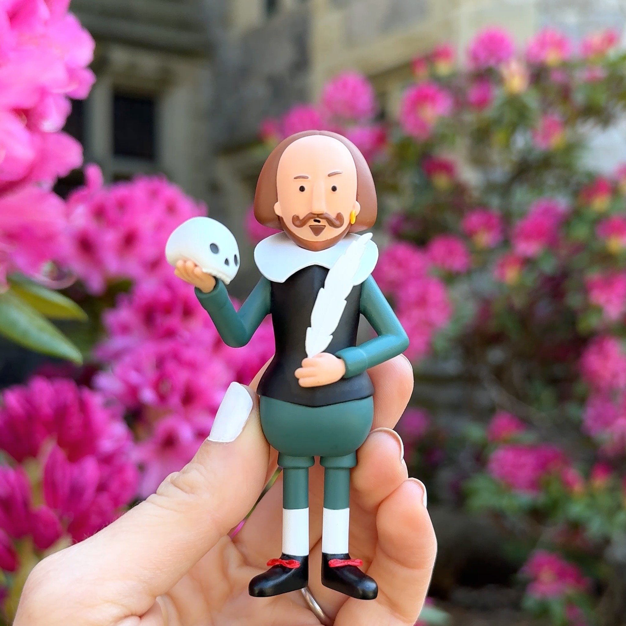 Hope everyone enjoys ToyCon today! Sad we can&rsquo;t be there this year. 

#shakespeare #arttoy #collectible