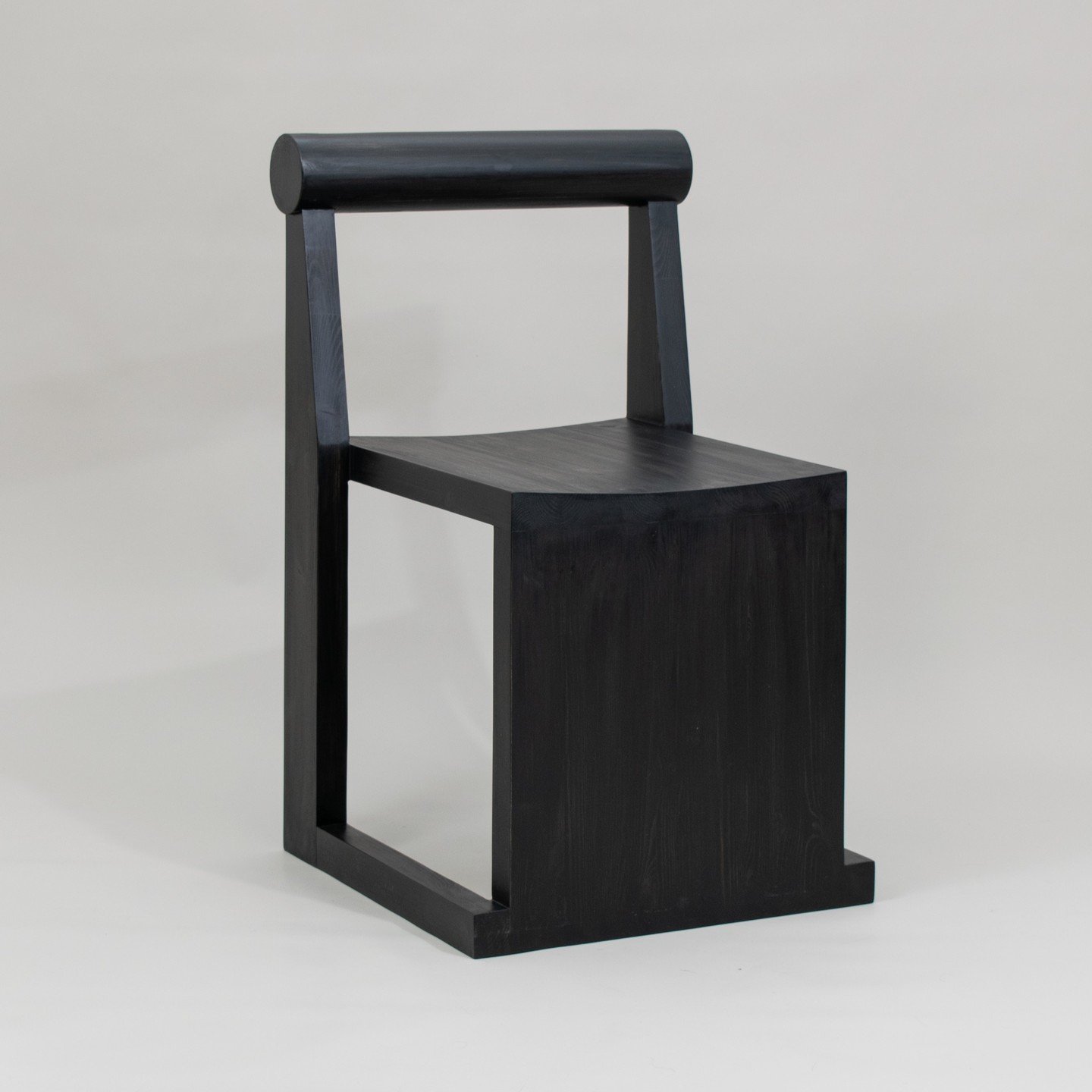 Kara chair in black