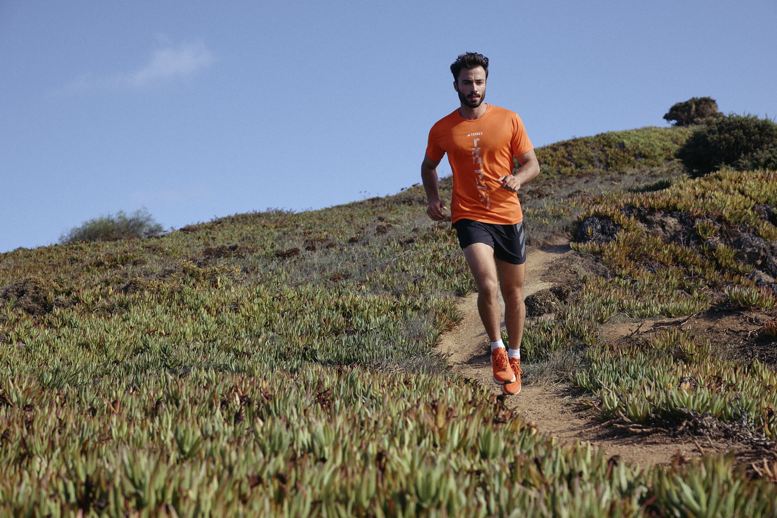 SS24_CCM_OUTDOOR_TRAIL_RUN_MALE_HERO_02_Q1_03.jpg