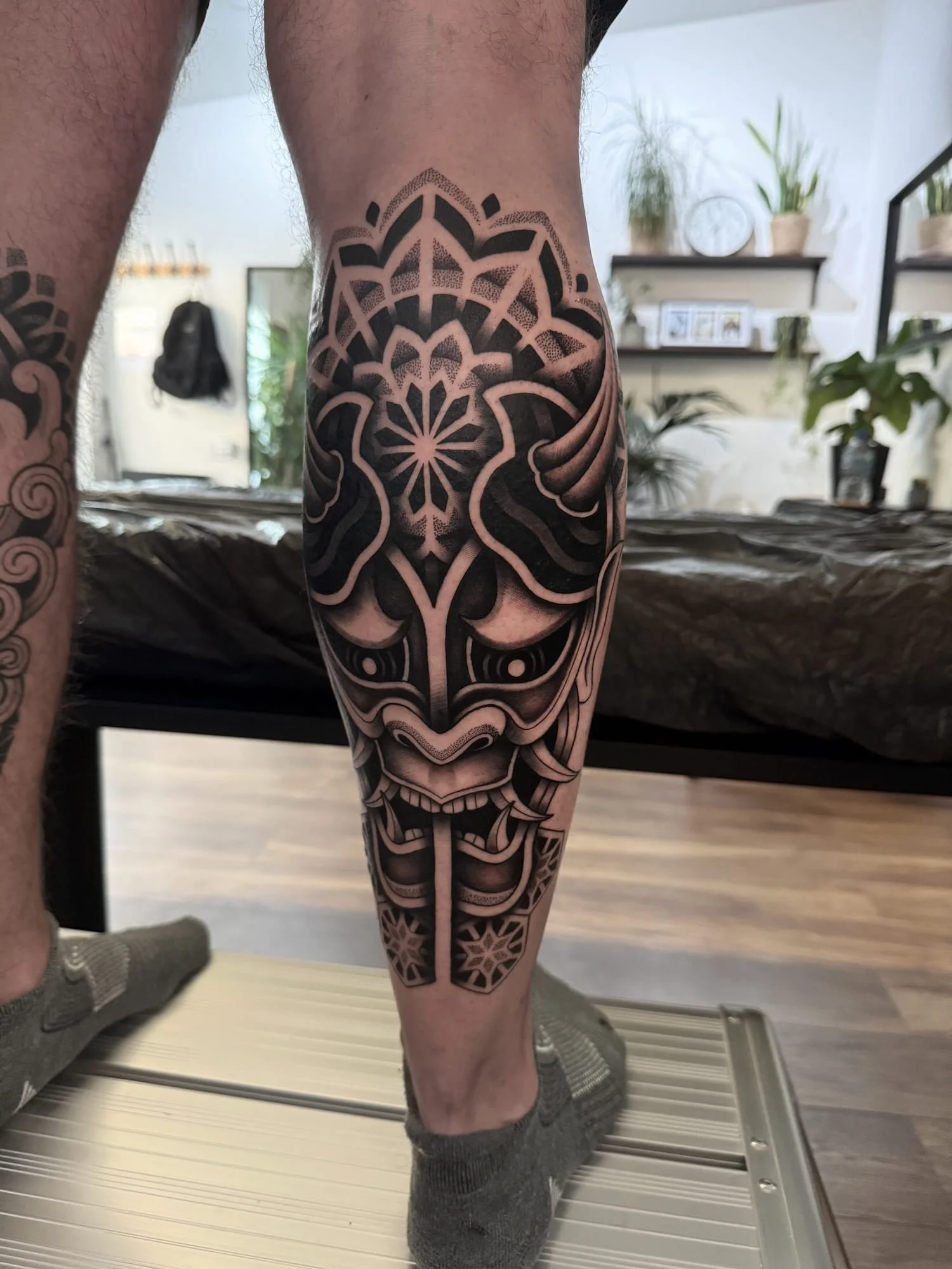 geometric-japanese-oni-mask-devon-uk-custom-tattoo-ideas.jpg