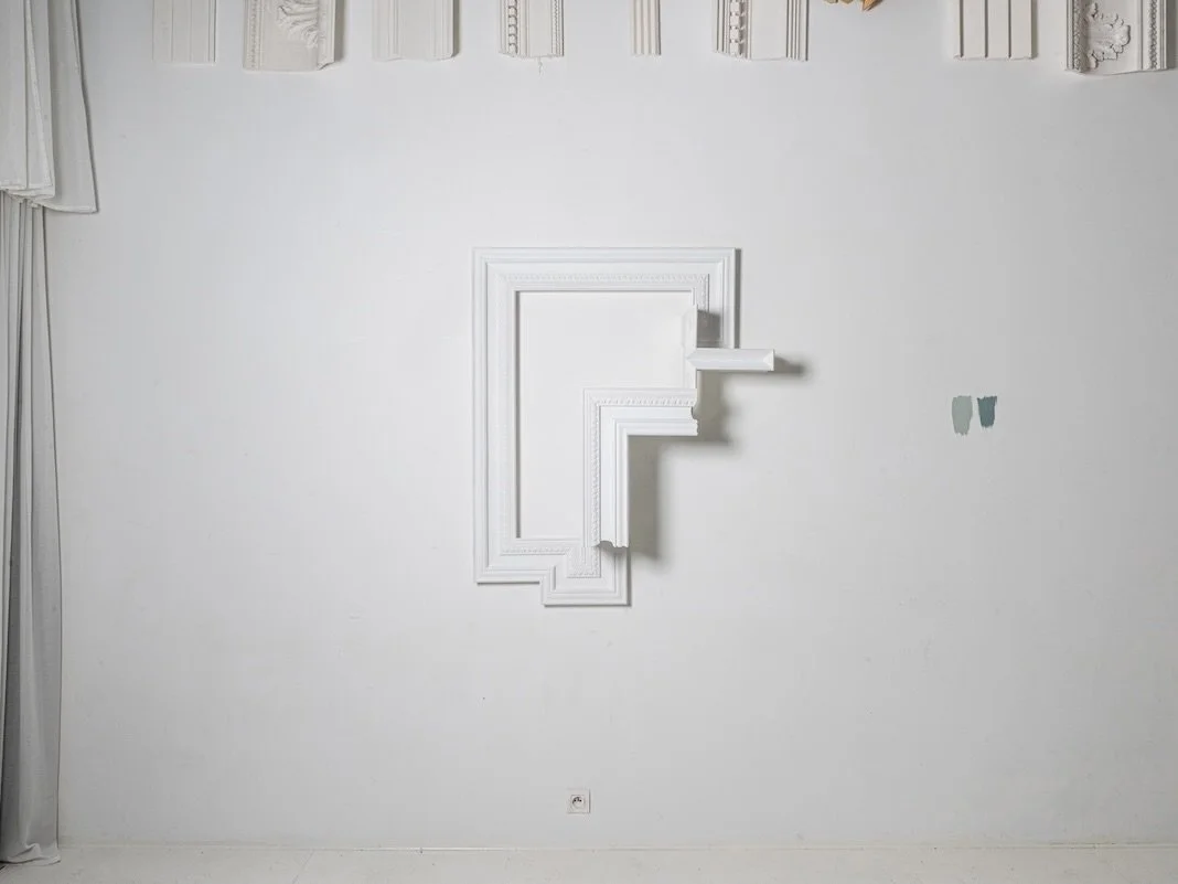 Frame for no picture
2022
Oil on wood
120 × 120 × 35 cm